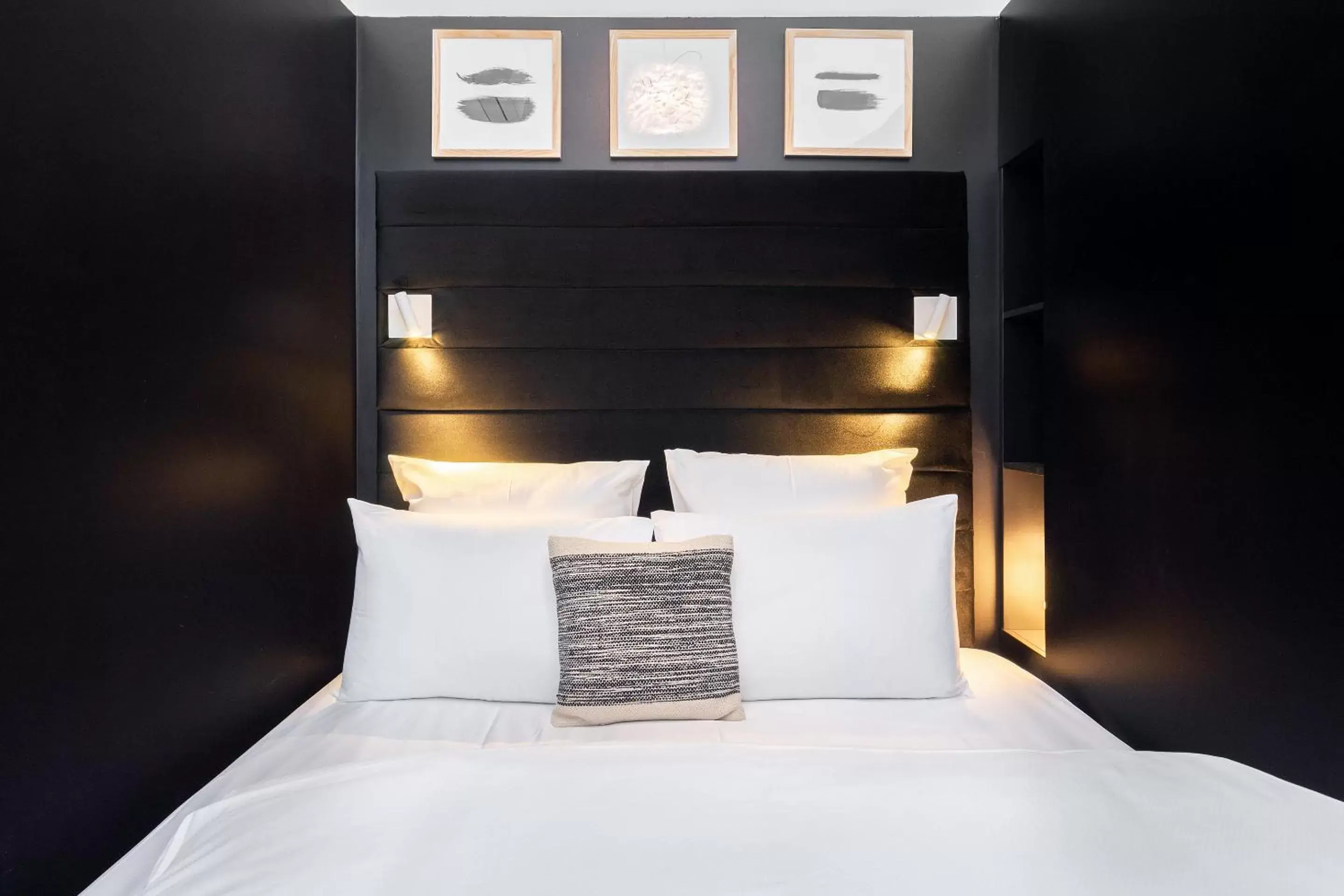 Bedroom, Bed in Canto De Luz - Luxury Maison