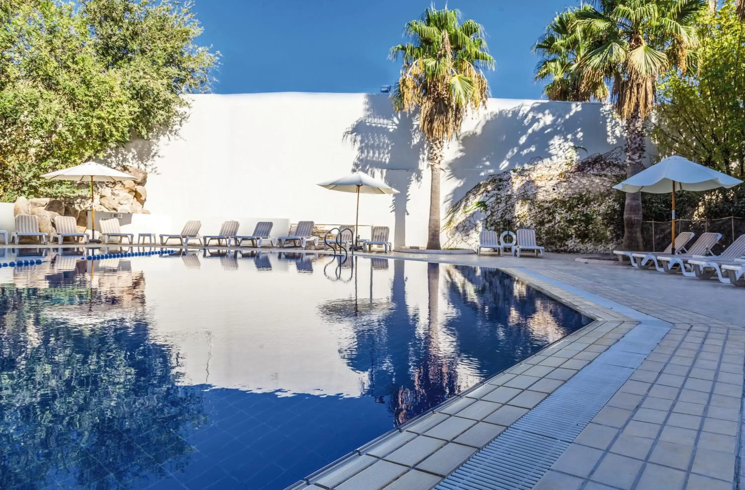 Swimming Pool in Mövenpick Hotel Amman