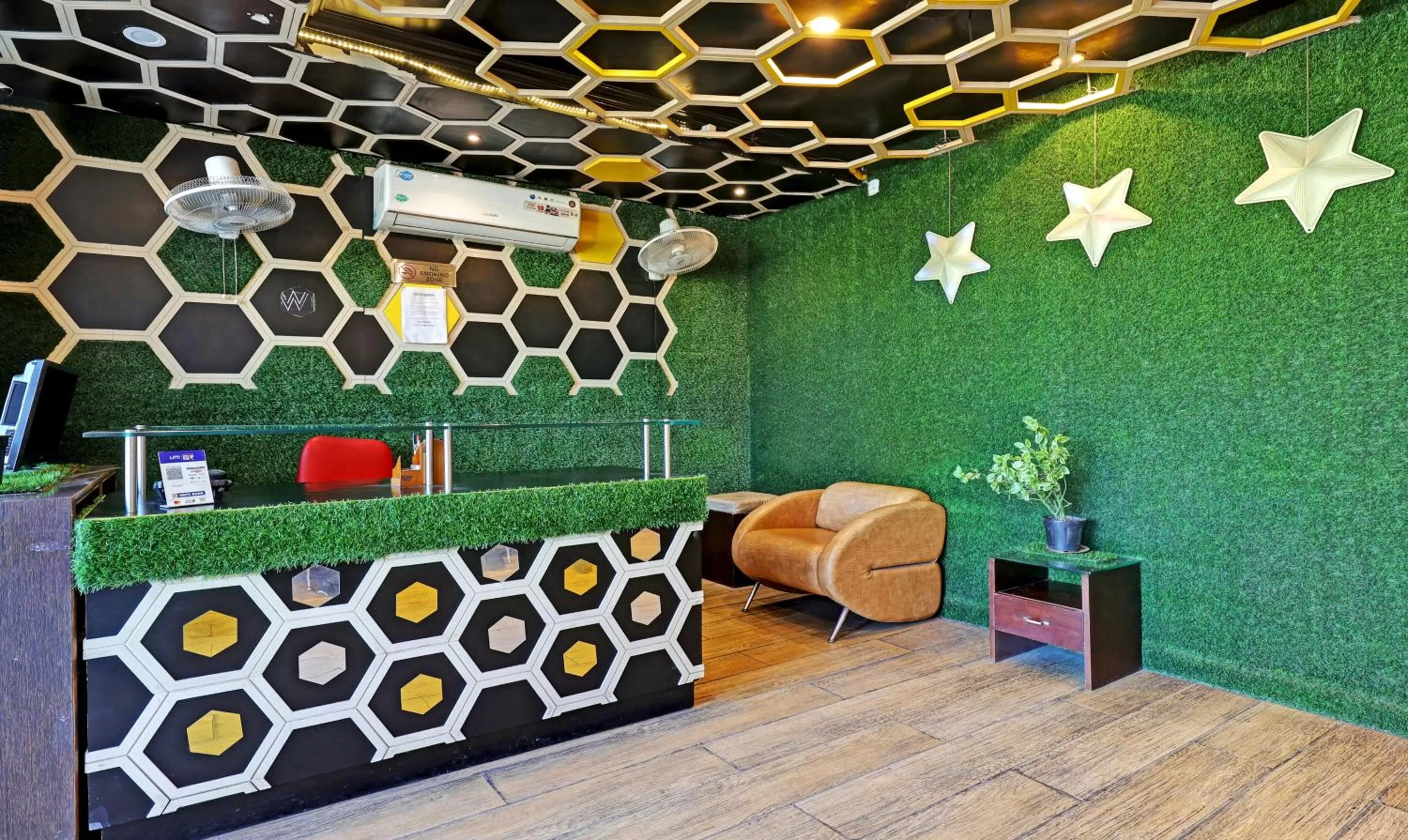 Lobby or reception, Lobby/Reception in Itsy By Treebo - Friends