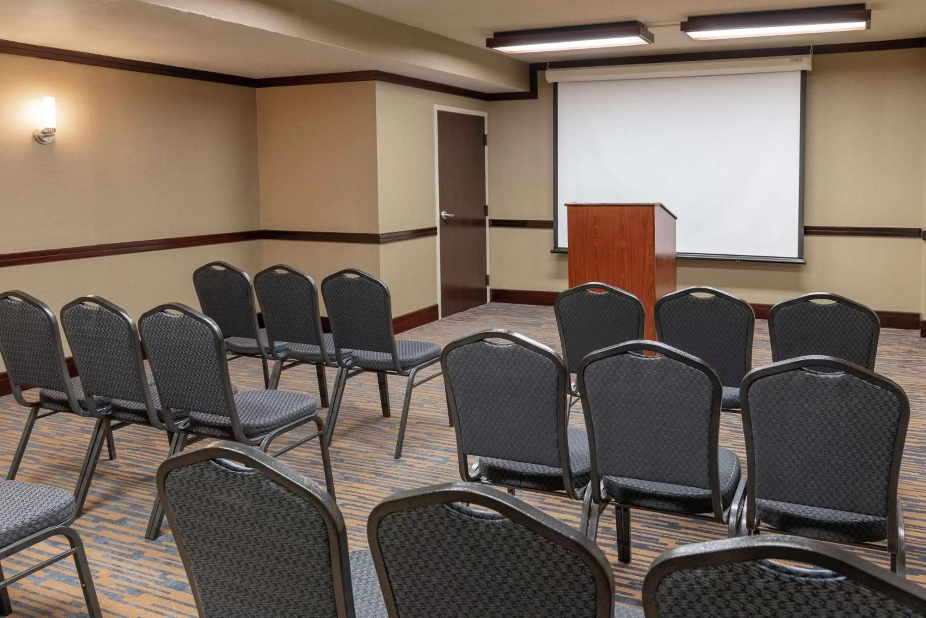 Meeting/conference room in DoubleTree Suites by Hilton Hotel Columbus Downtown