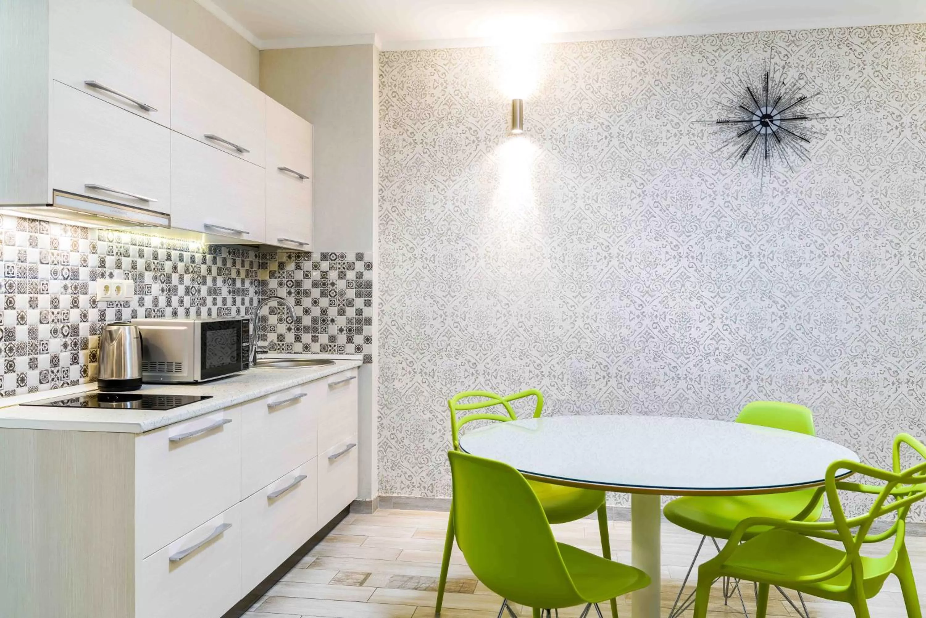 Kitchen or kitchenette, Dining Area in Holiday Lux Sea Towers Batumi