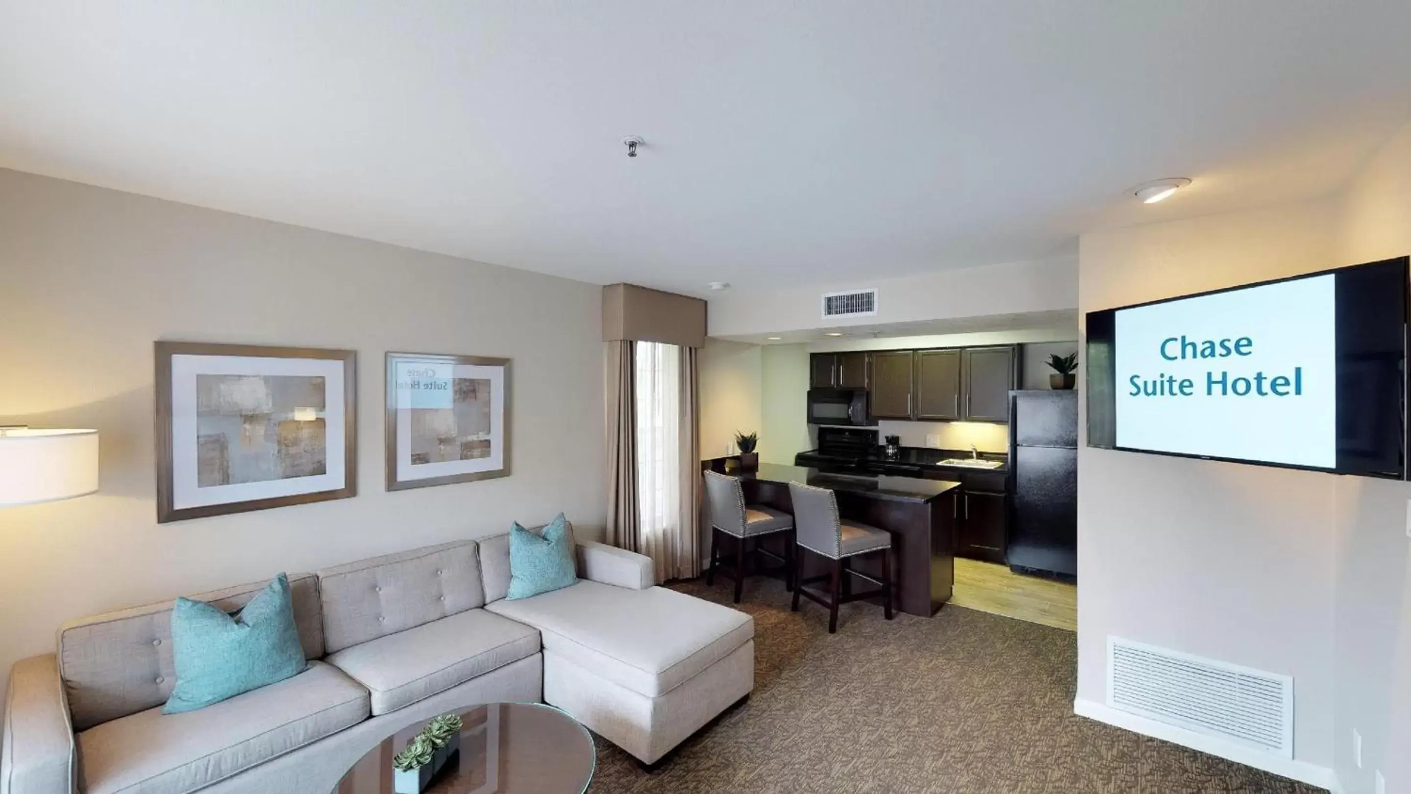 Seating Area in Chase Suites Brea-Fullerton - North Orange County