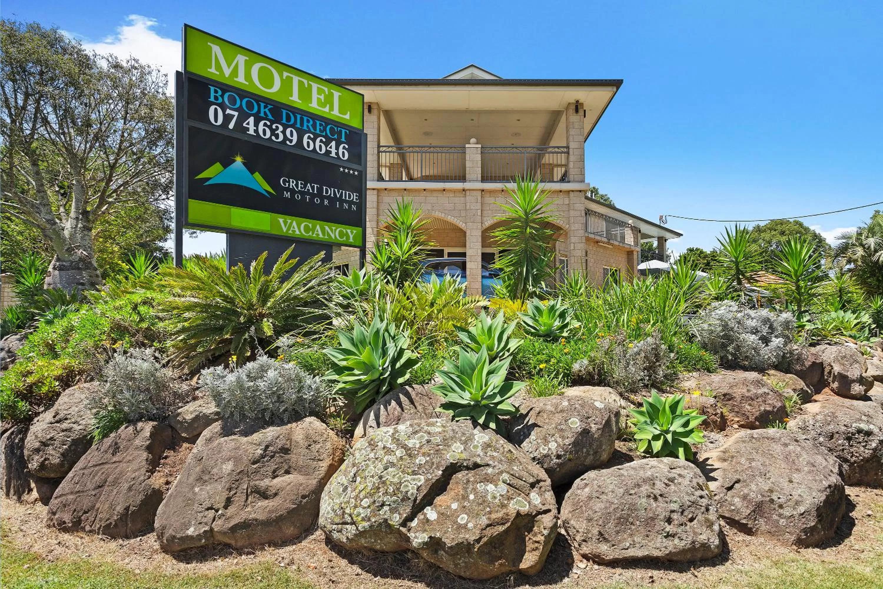 Property building in Great Divide Motor Inn