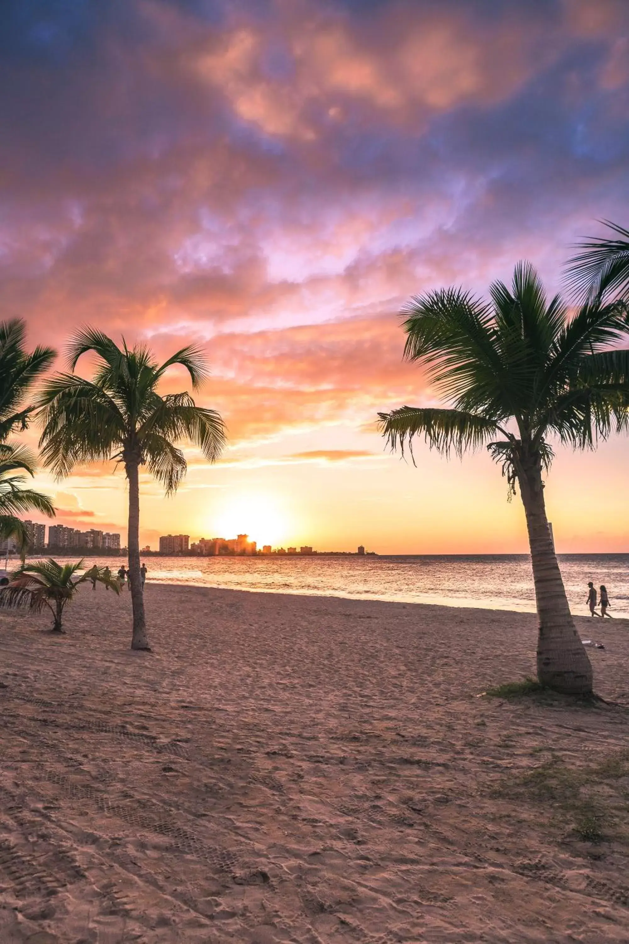 Beach, Sunrise/Sunset in ESJ Towers by Chana