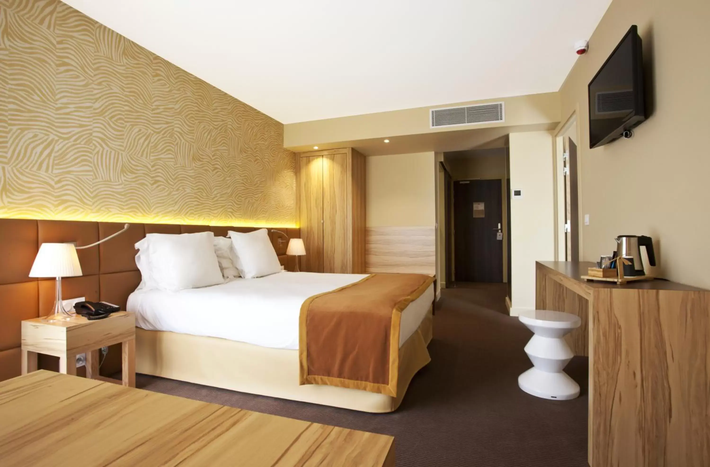 Executive King Room with Private Patio in Golden Tulip Avignon Le Paradou Executive King Room with Private Patio in Golden Tulip Avignon Le Paradou