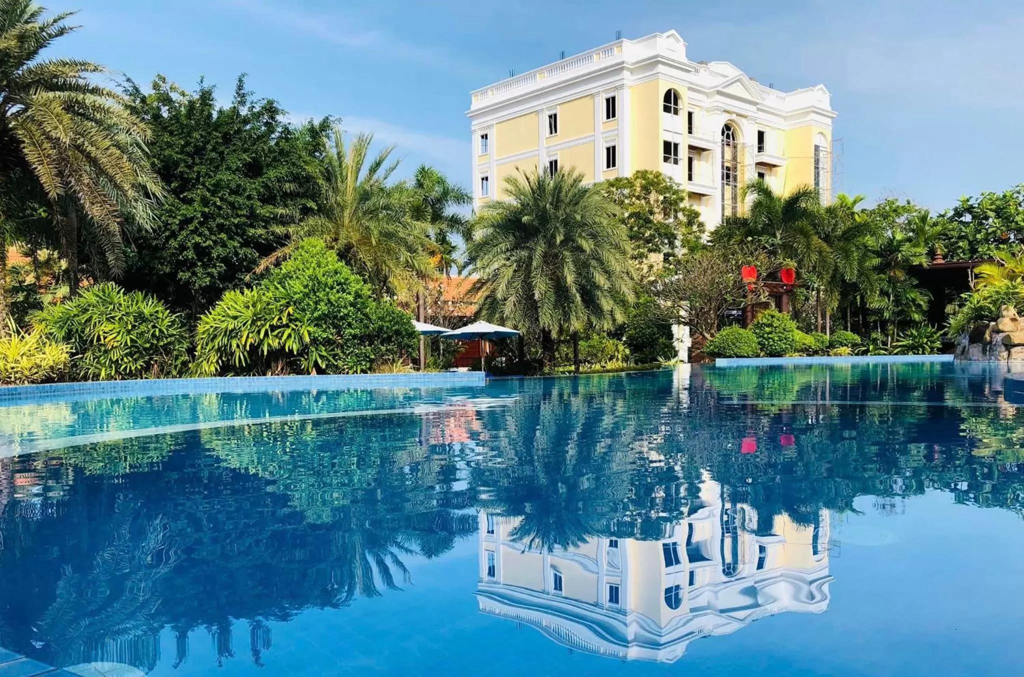 Pool view in Try Palace Resort Kep