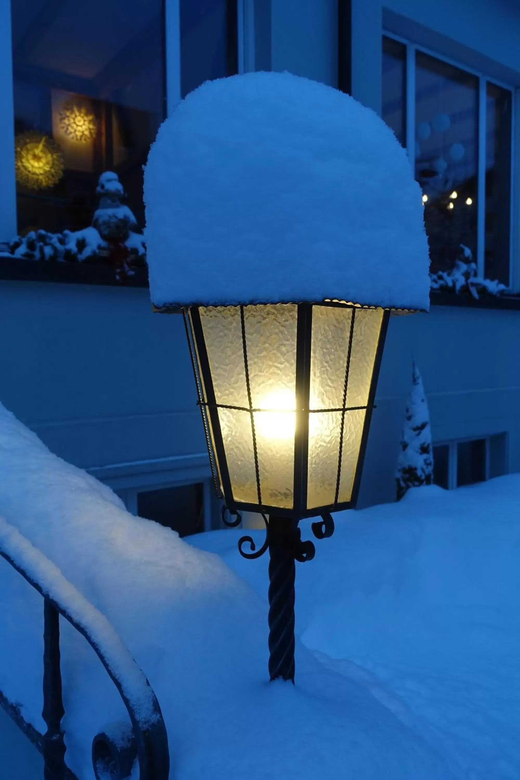 Facade/entrance, Winter in Hotel Schweizerhof