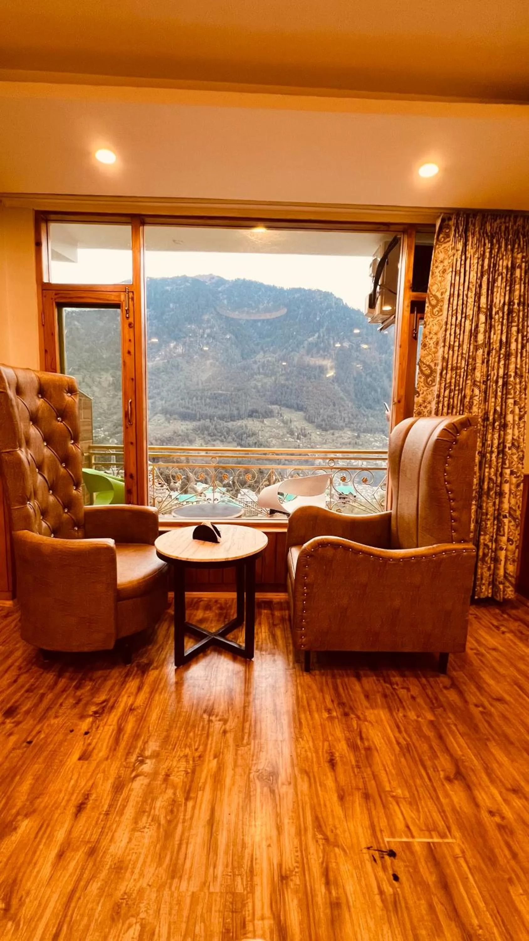 Mountain view, Seating Area in Hotel Old Smugglers with Balcony mountain view(A/C hot and Cold)