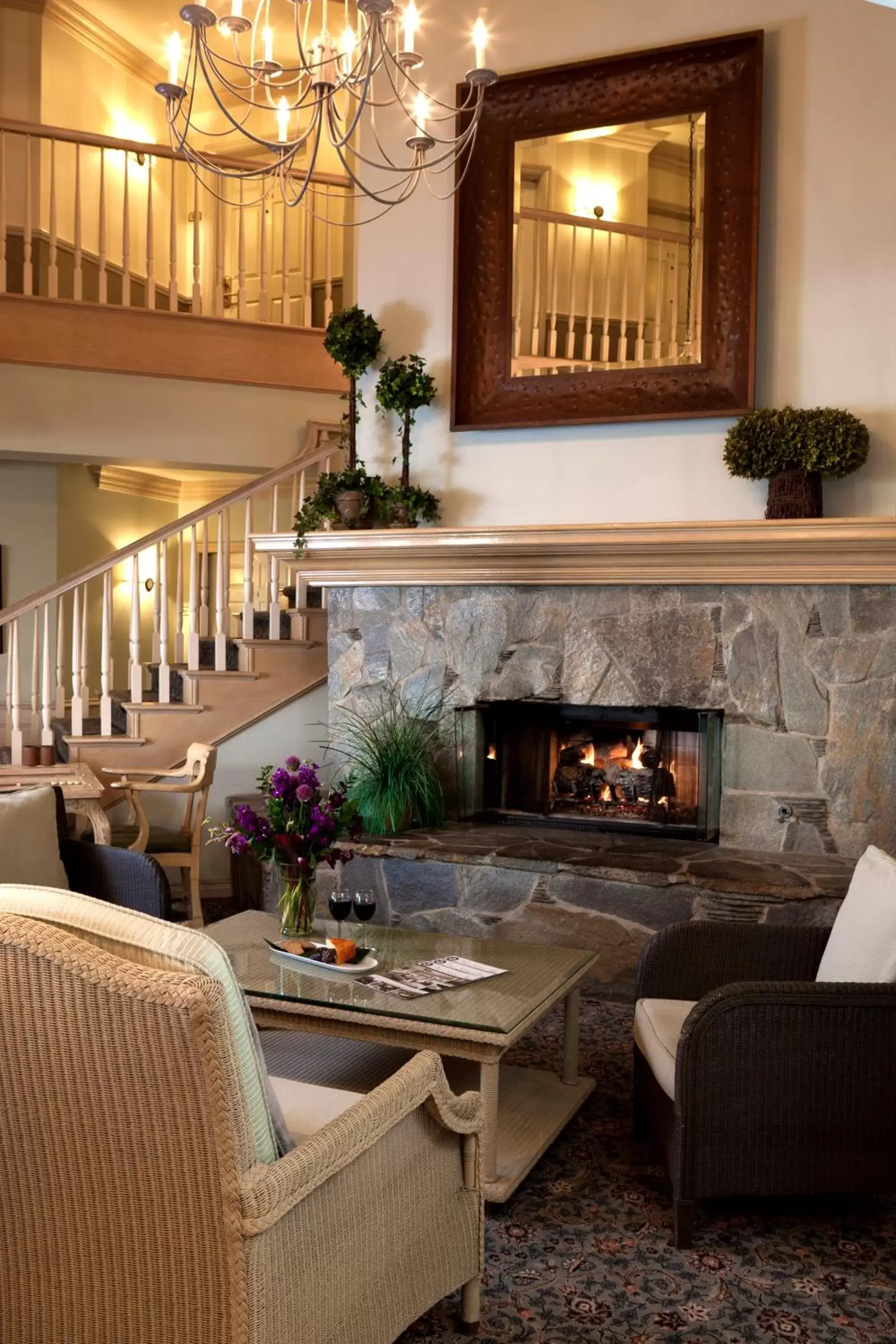 Lobby or reception, Seating Area in Blue Lantern Inn, A Four Sisters Inn