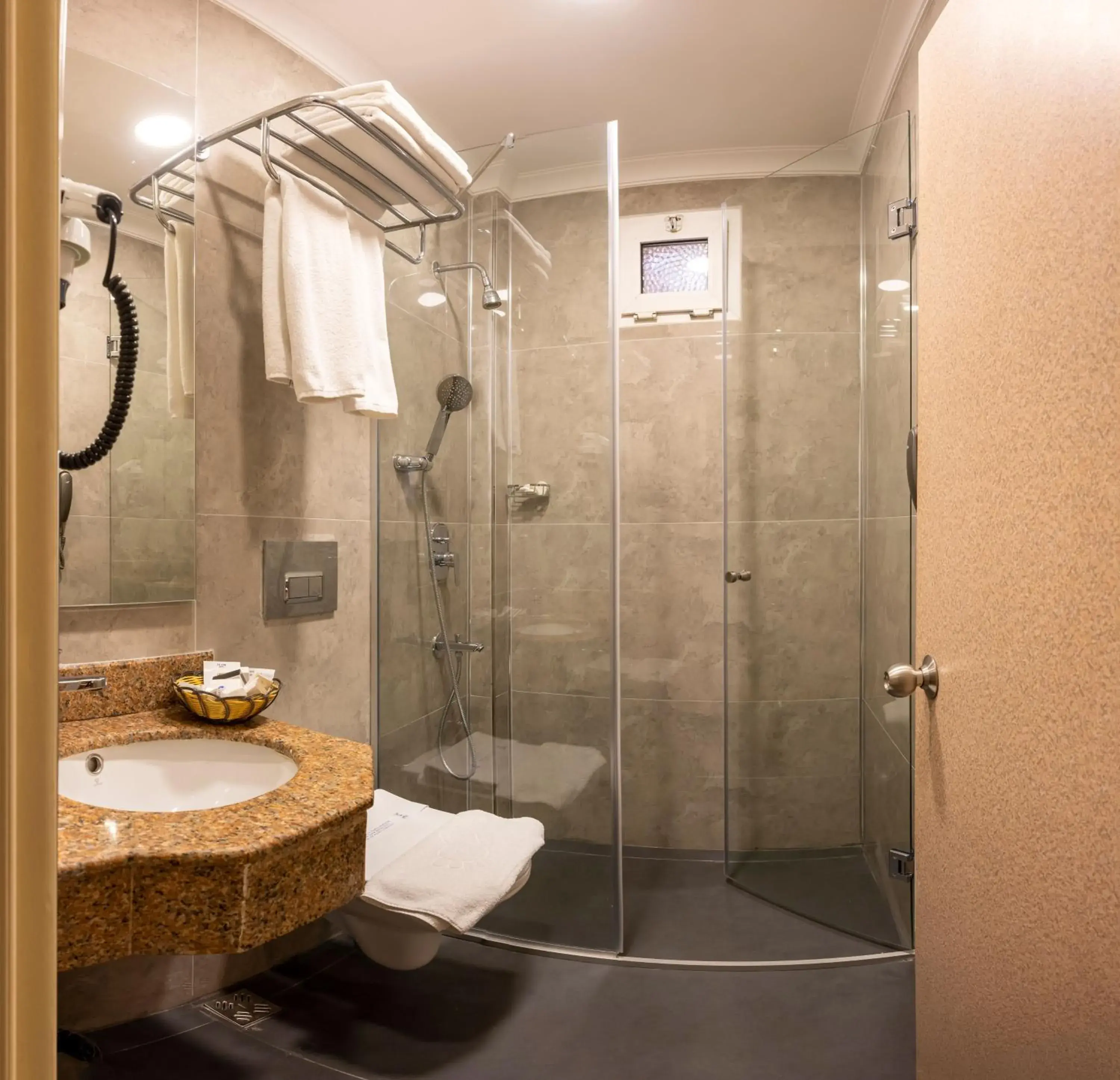 Bathroom in Grand Anka Hotel