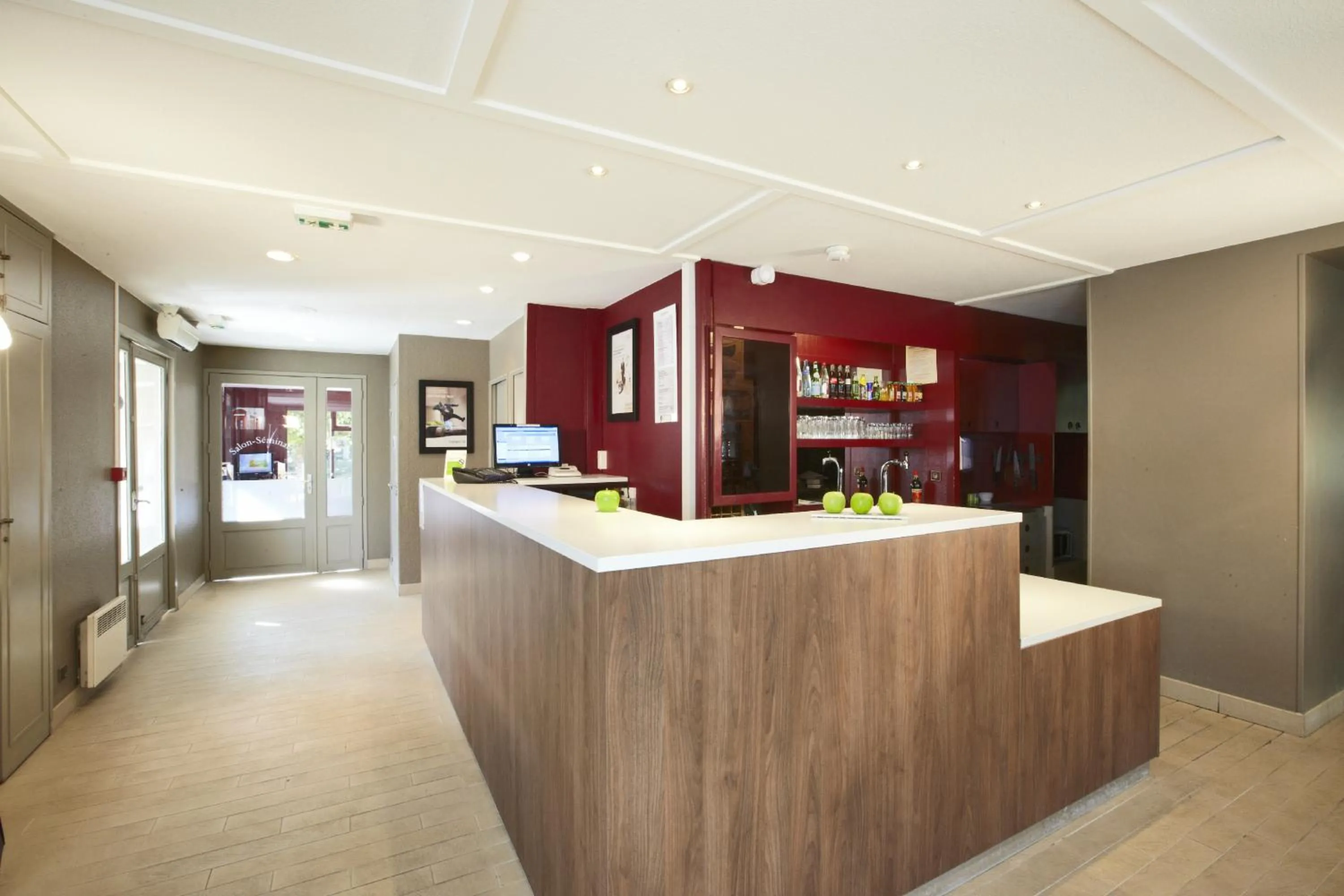 Lobby or reception in Campanile Plaisir
