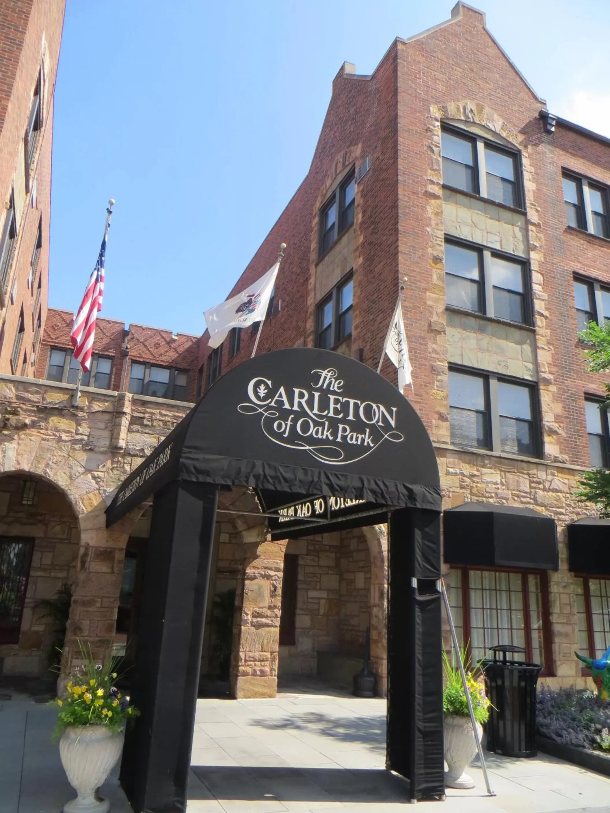 Facade/entrance in Carleton of Oak Park