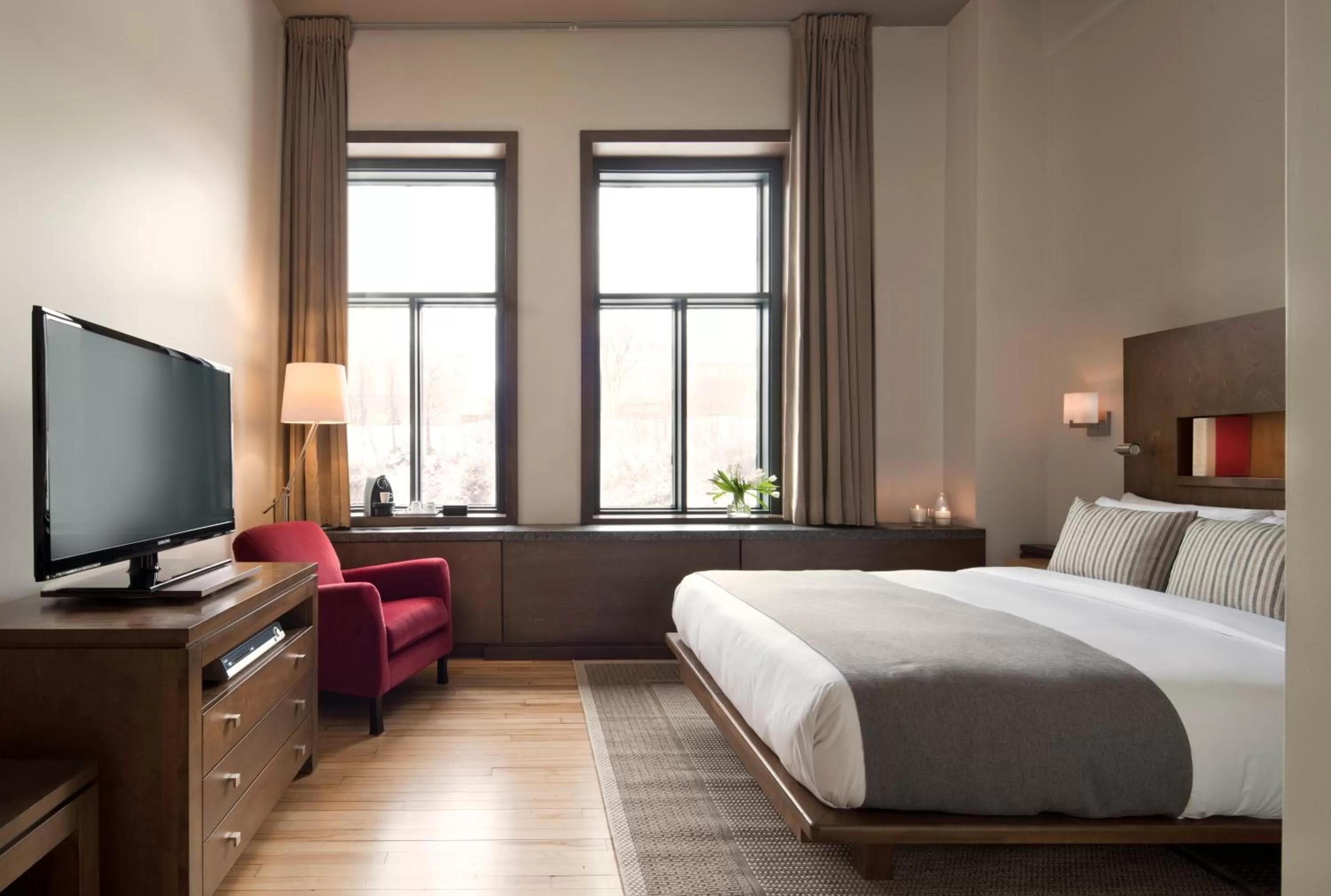 Photo of the whole room, Bed in Hotel 71 by Preferred Hotels & Resorts