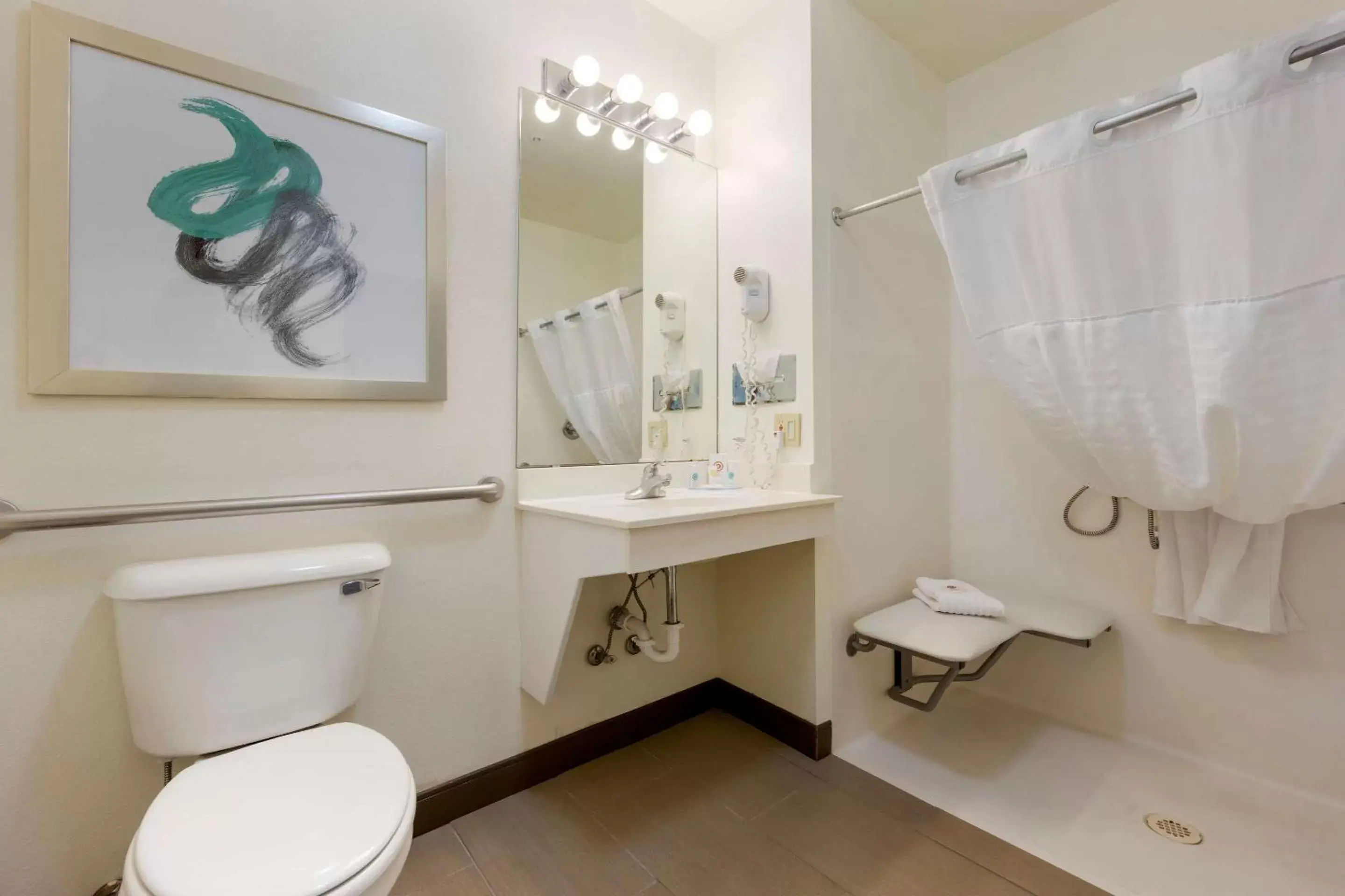 Shower, Bathroom in Comfort Inn Camp Verde I-17