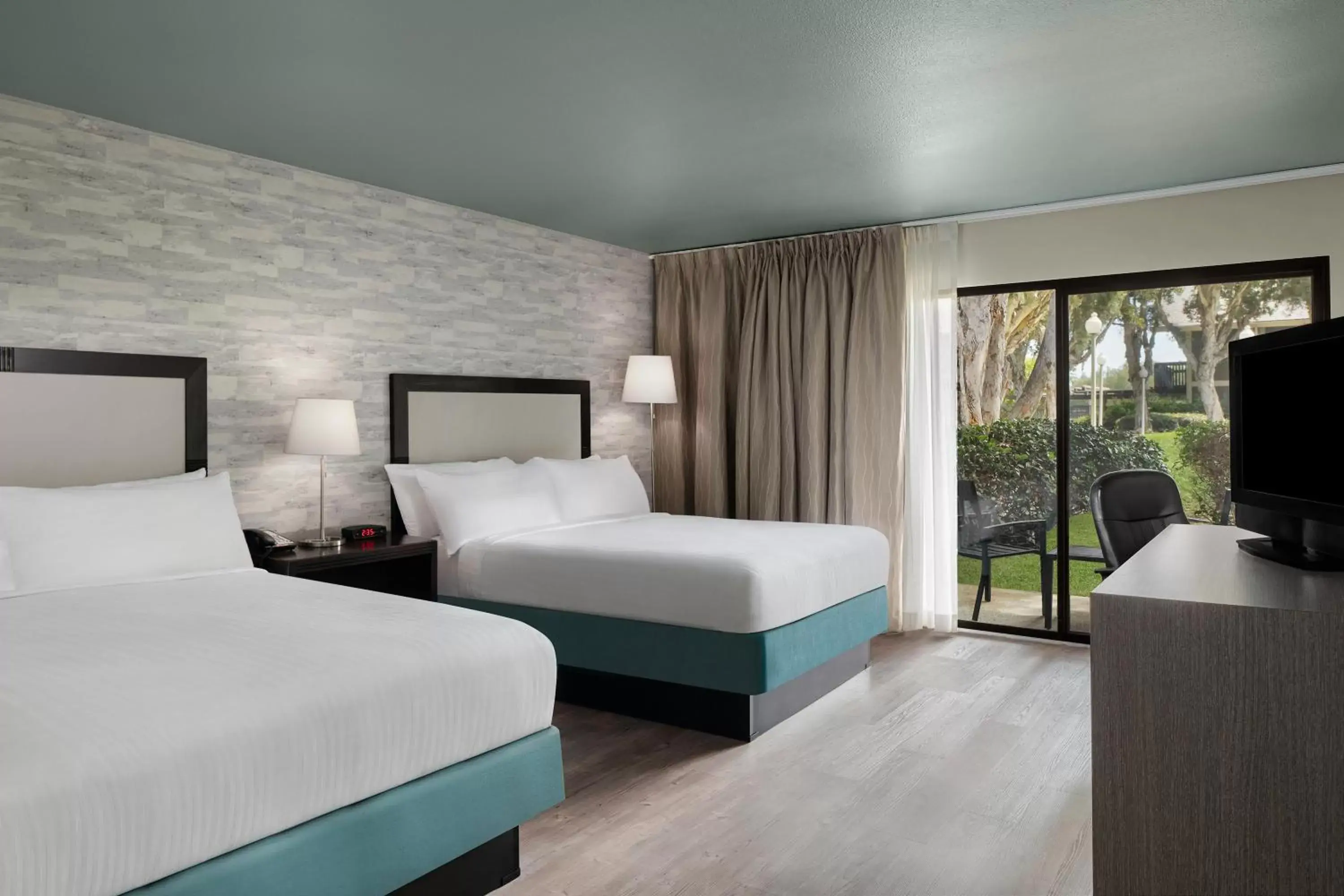 Courtyard 2 Queens Terrace in Carlsbad by the Sea Hotel Courtyard 2 Queens Terrace in Carlsbad by the Sea Hotel