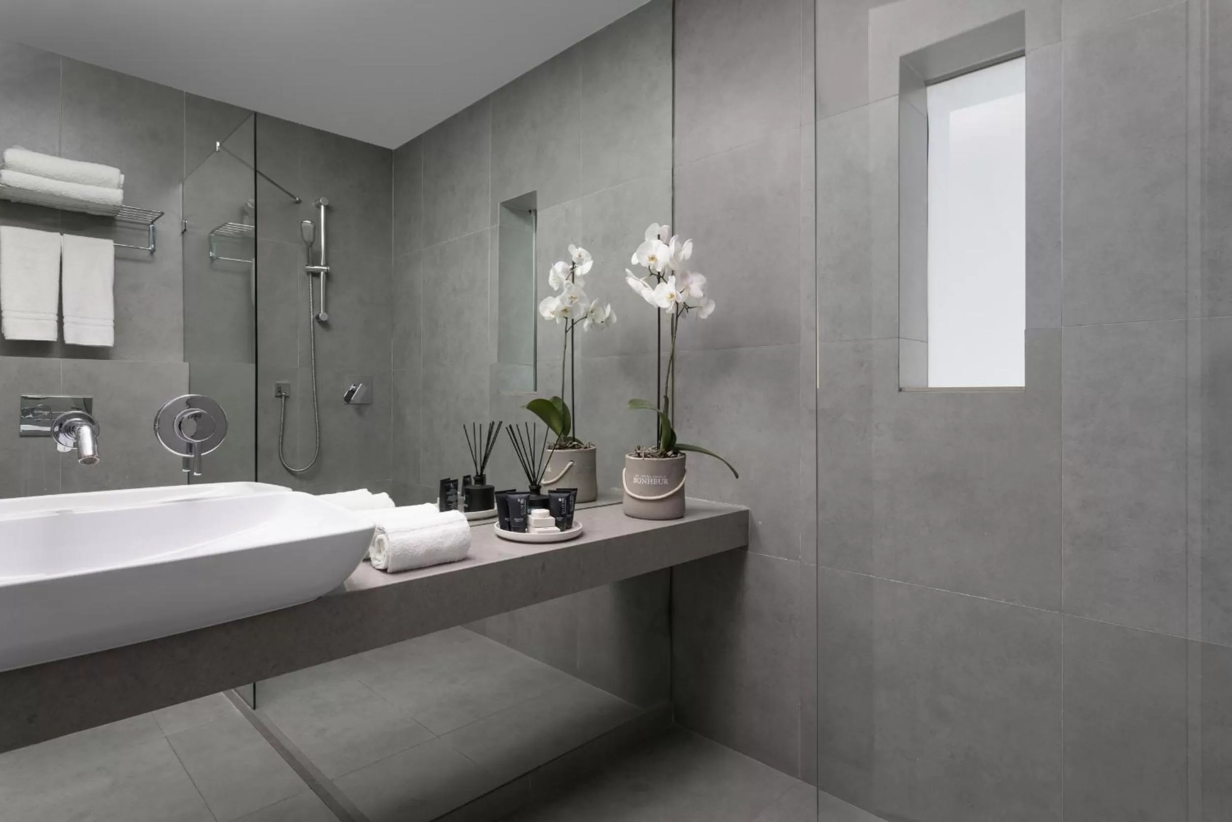 Bathroom in Sea Executive Suites