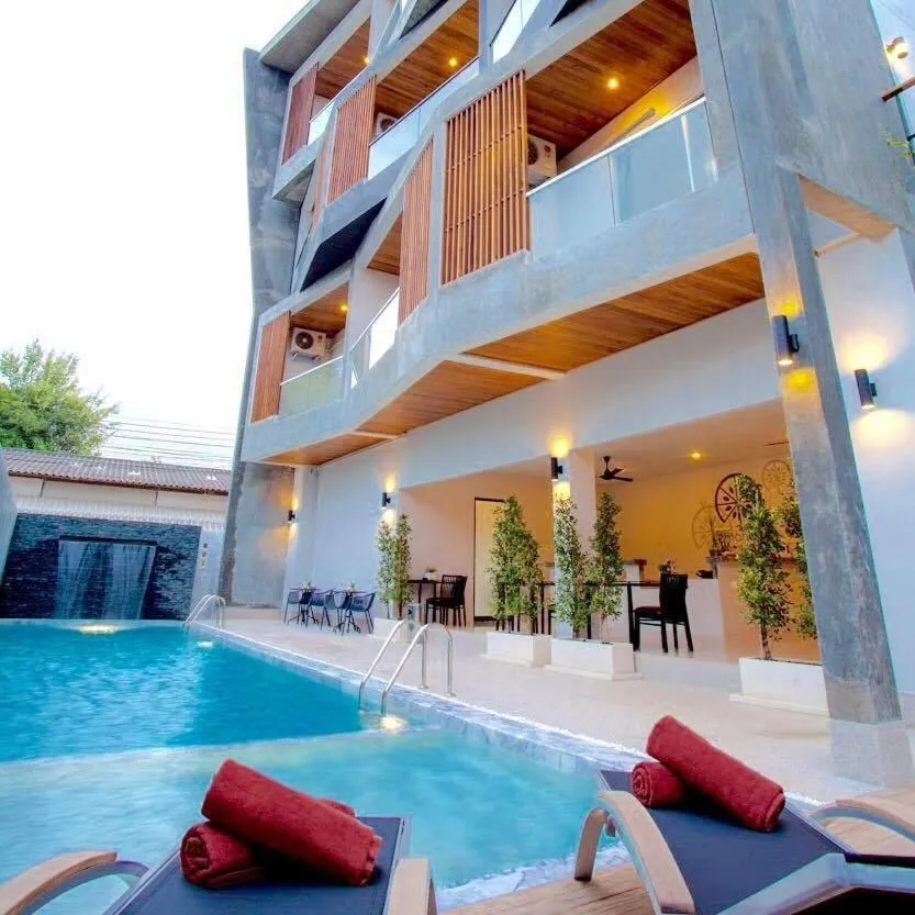 Lemonade Phuket Hotel -SHA Plus