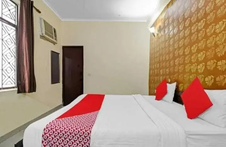 Bedroom, Bed in OYO Airport Global Hotel