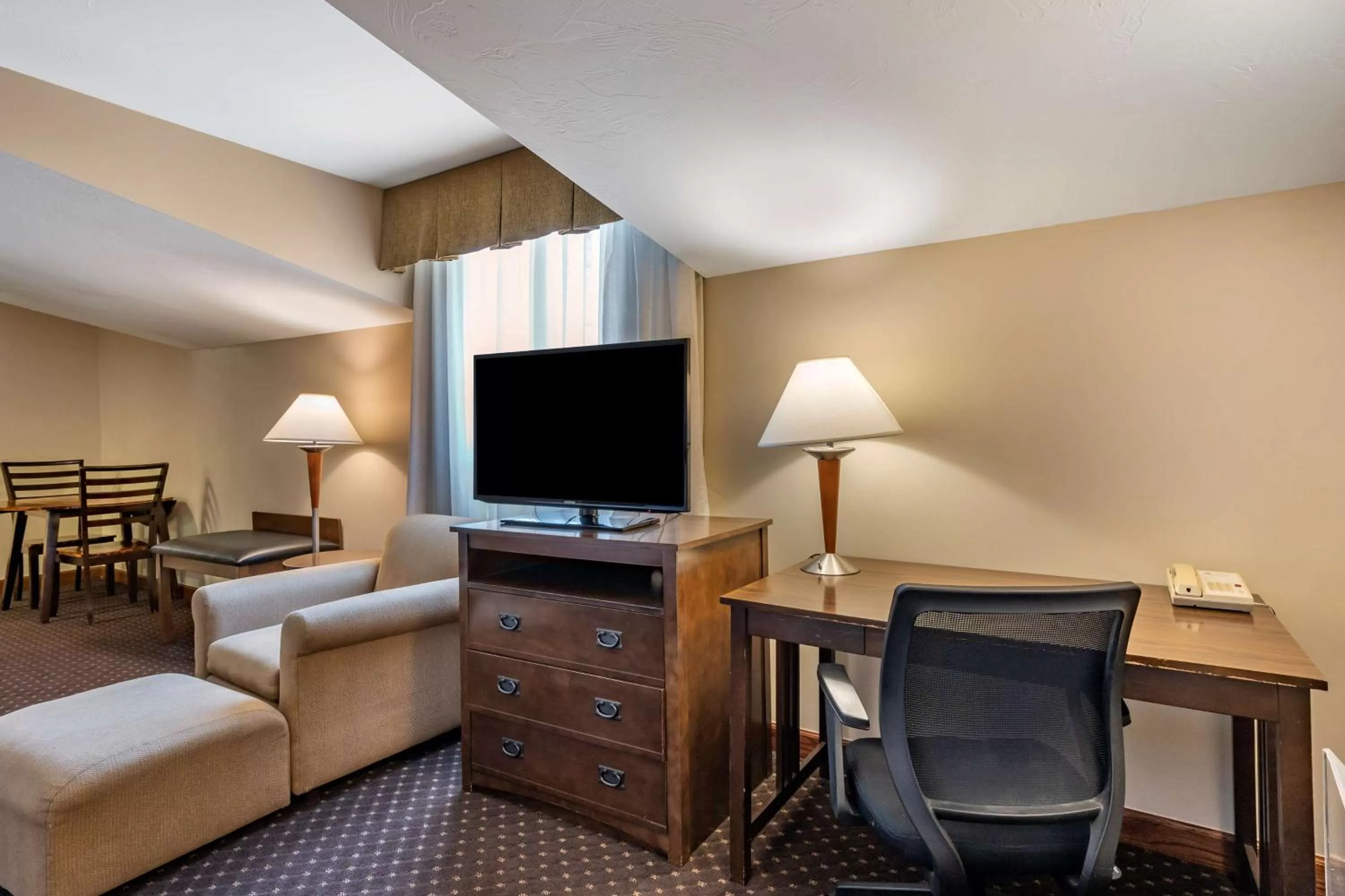 Bedroom in Best Western Desert Inn