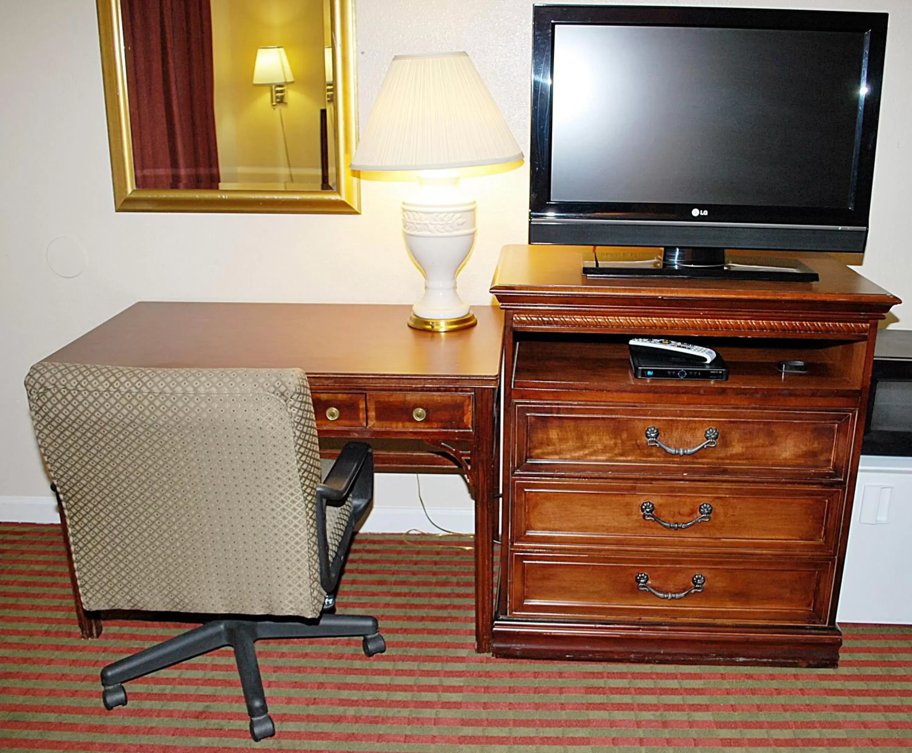 TV and multimedia, TV/Entertainment Center in Travelodge by Wyndham Klamath Falls