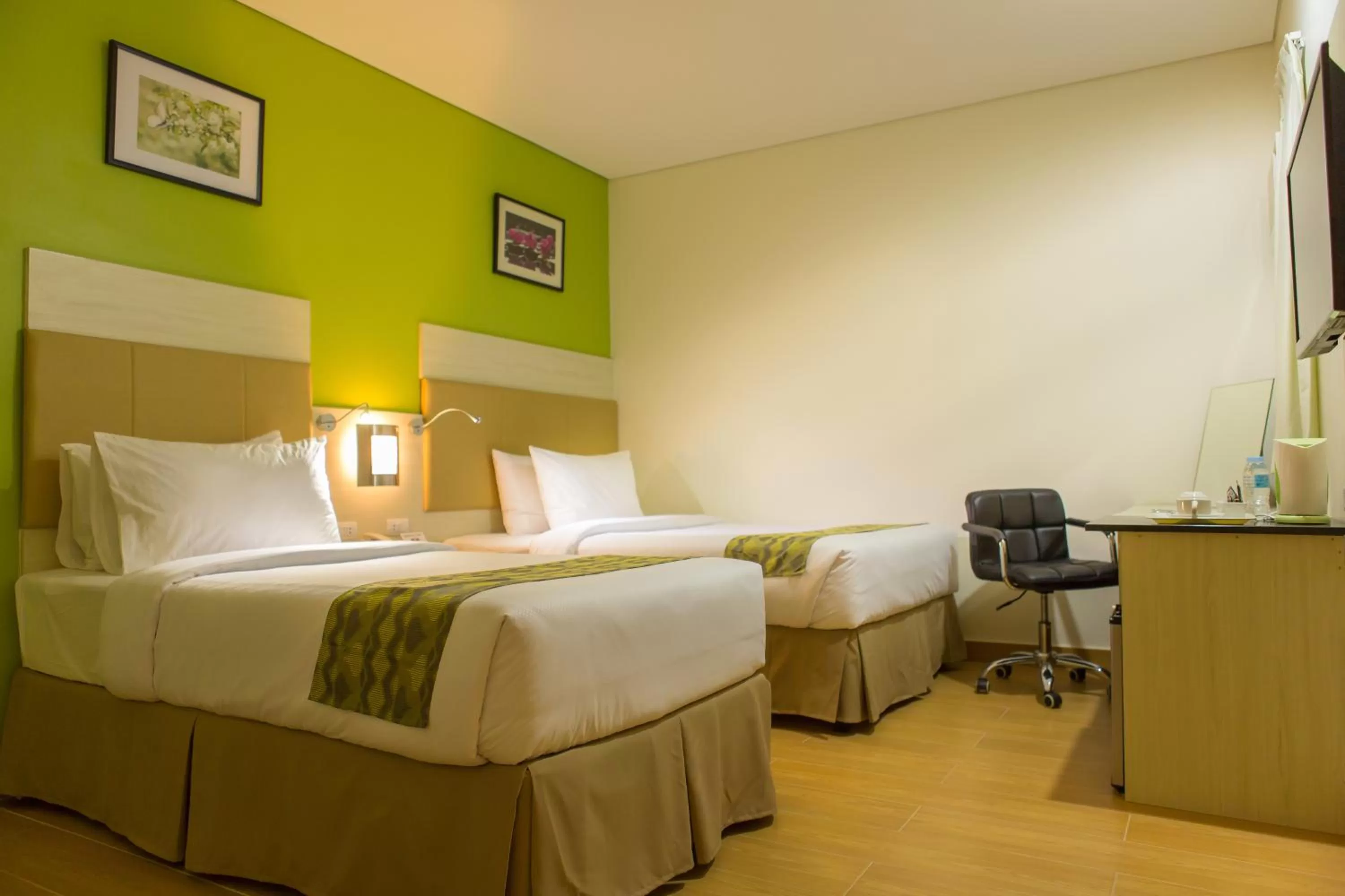 Bedroom, Bed in Hamersons Hotel Cebu