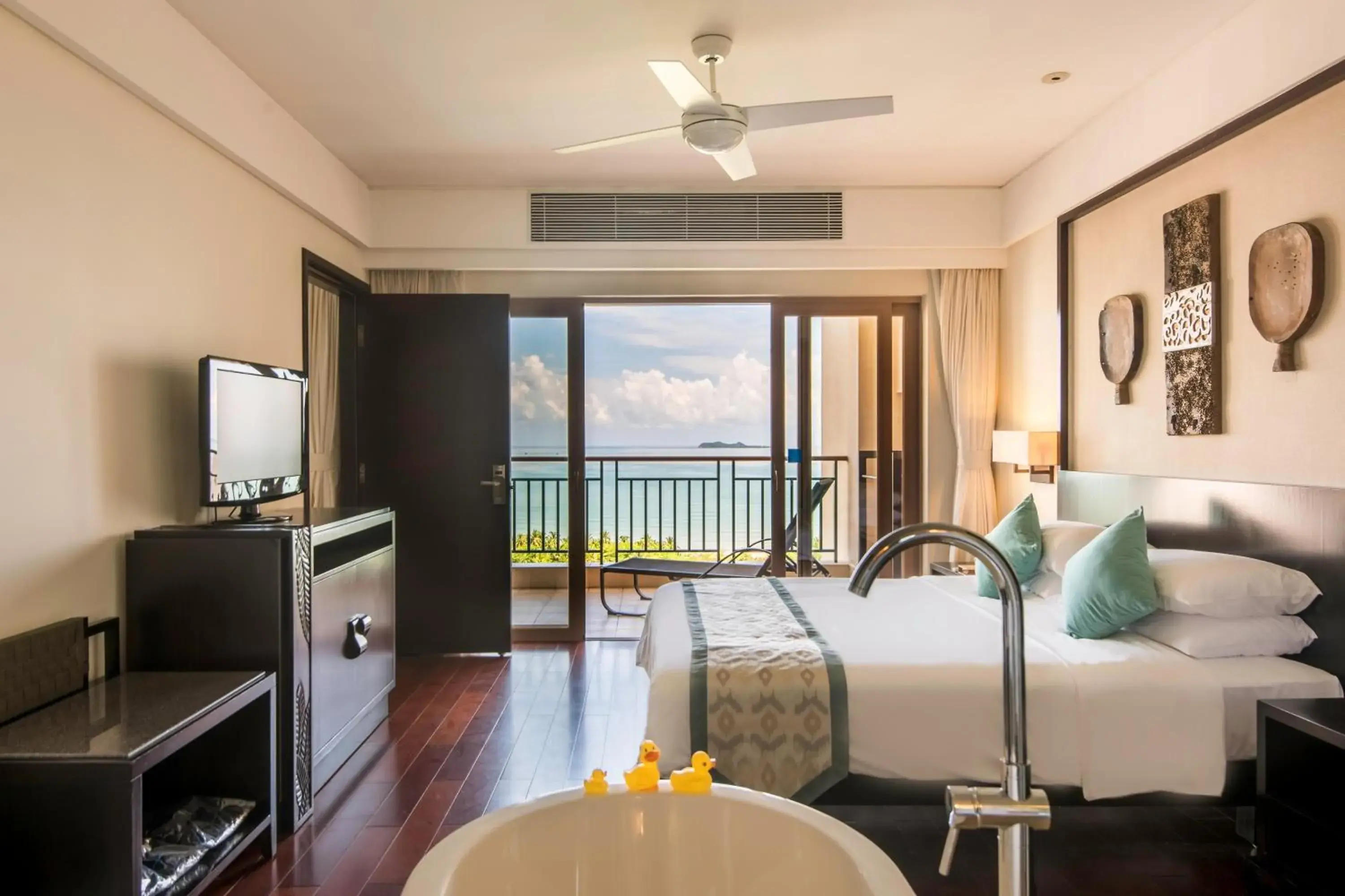 Bedroom, Seating Area in Howard Johnson Resort Sanya Bay