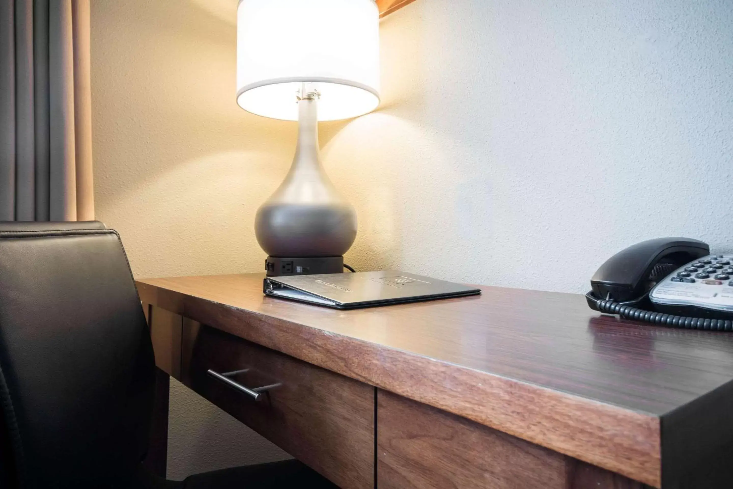 Photo of the whole room, Seating Area in Comfort Inn & Suites Langley