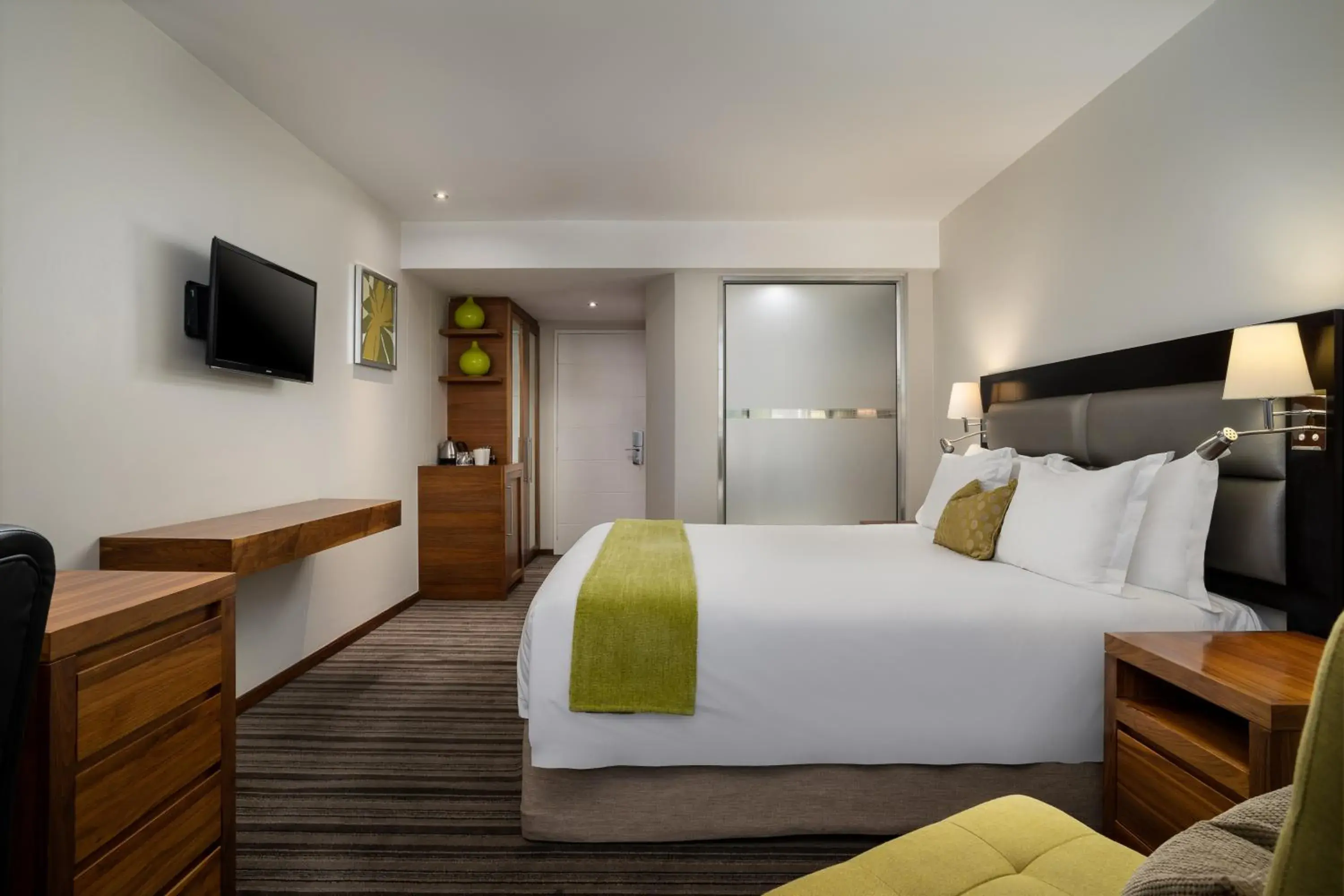 Bedroom, TV/Entertainment Center in Premier Hotel Midrand