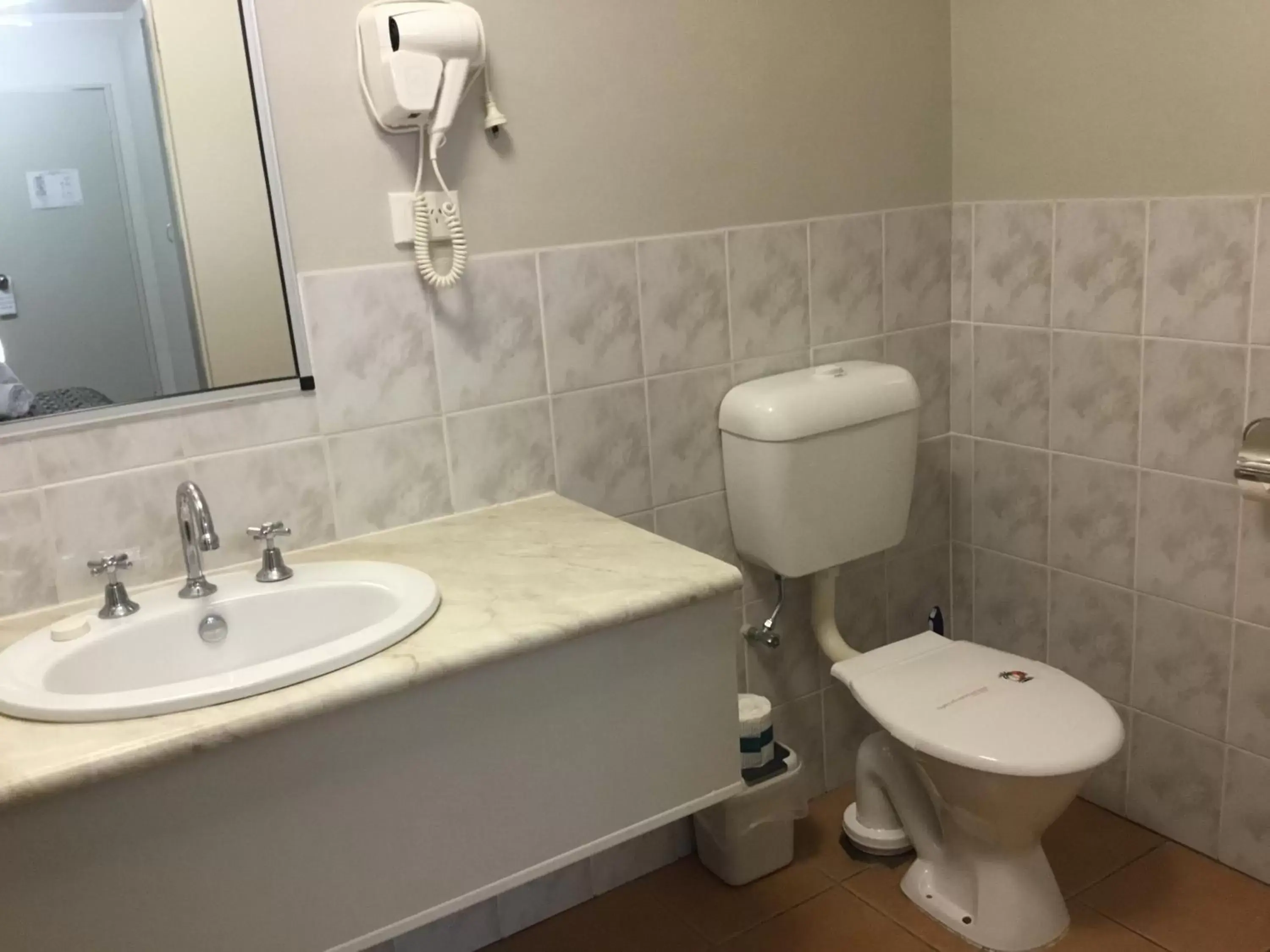Toilet, Bathroom in Golden Palms Motor Inn