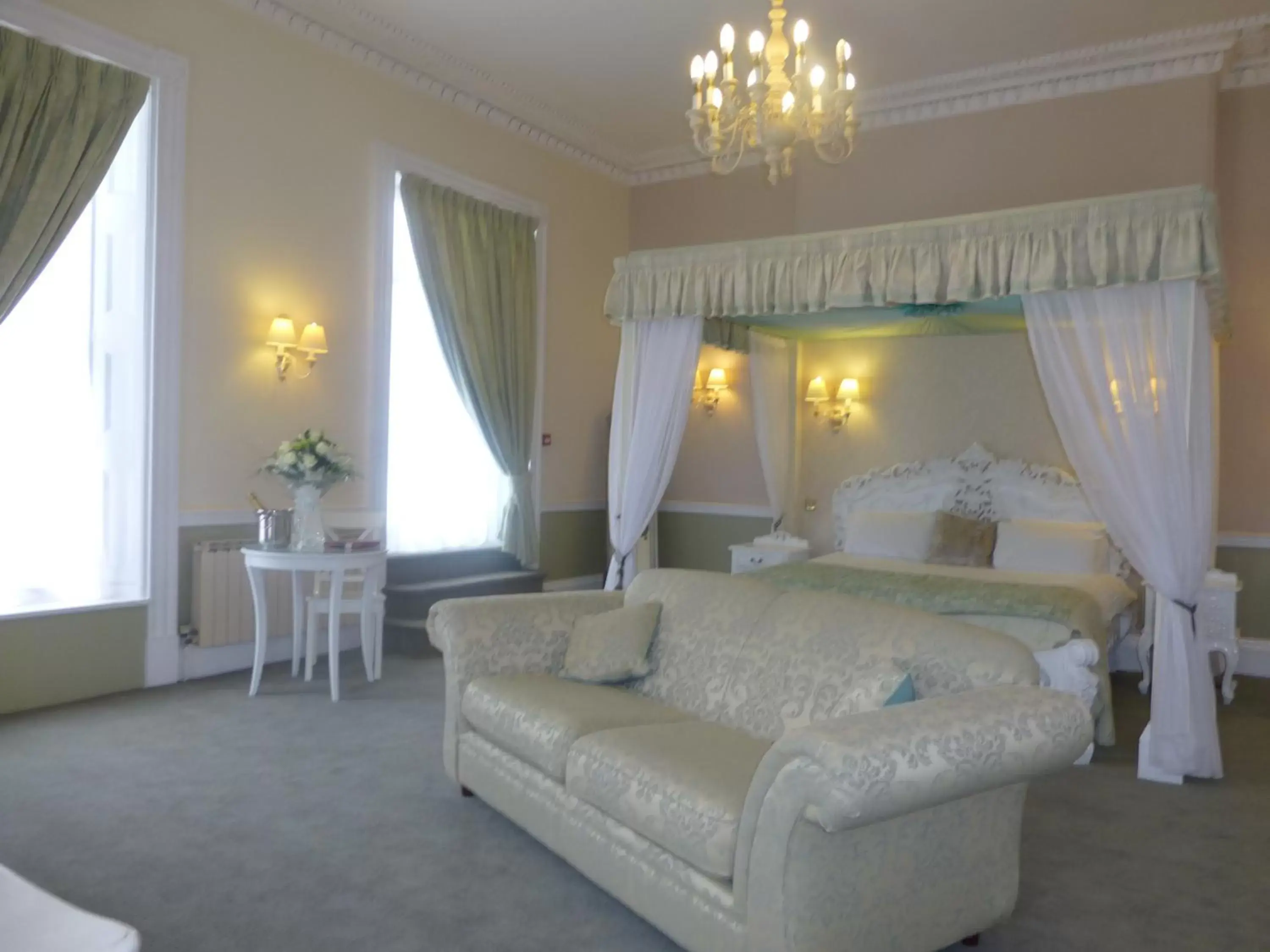 Photo of the whole room, Bed in Manor Of Groves Hotel
