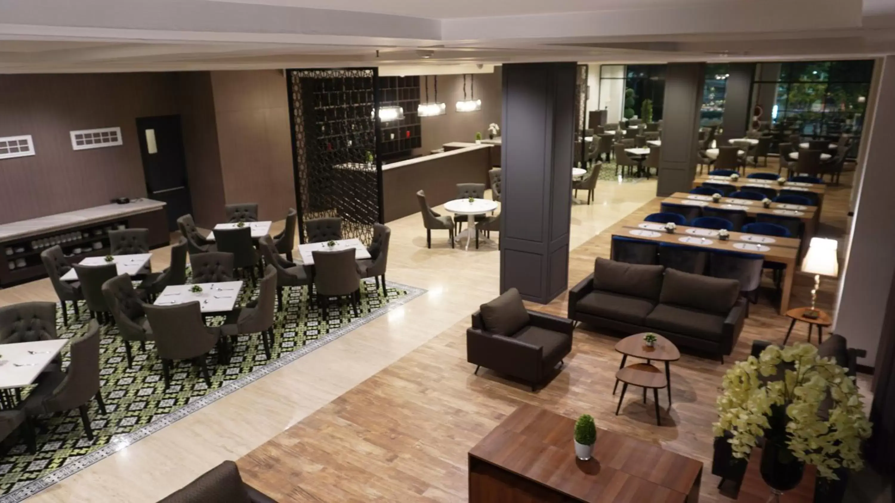 Restaurant/places to eat in Rivoli Hotel Jakarta
