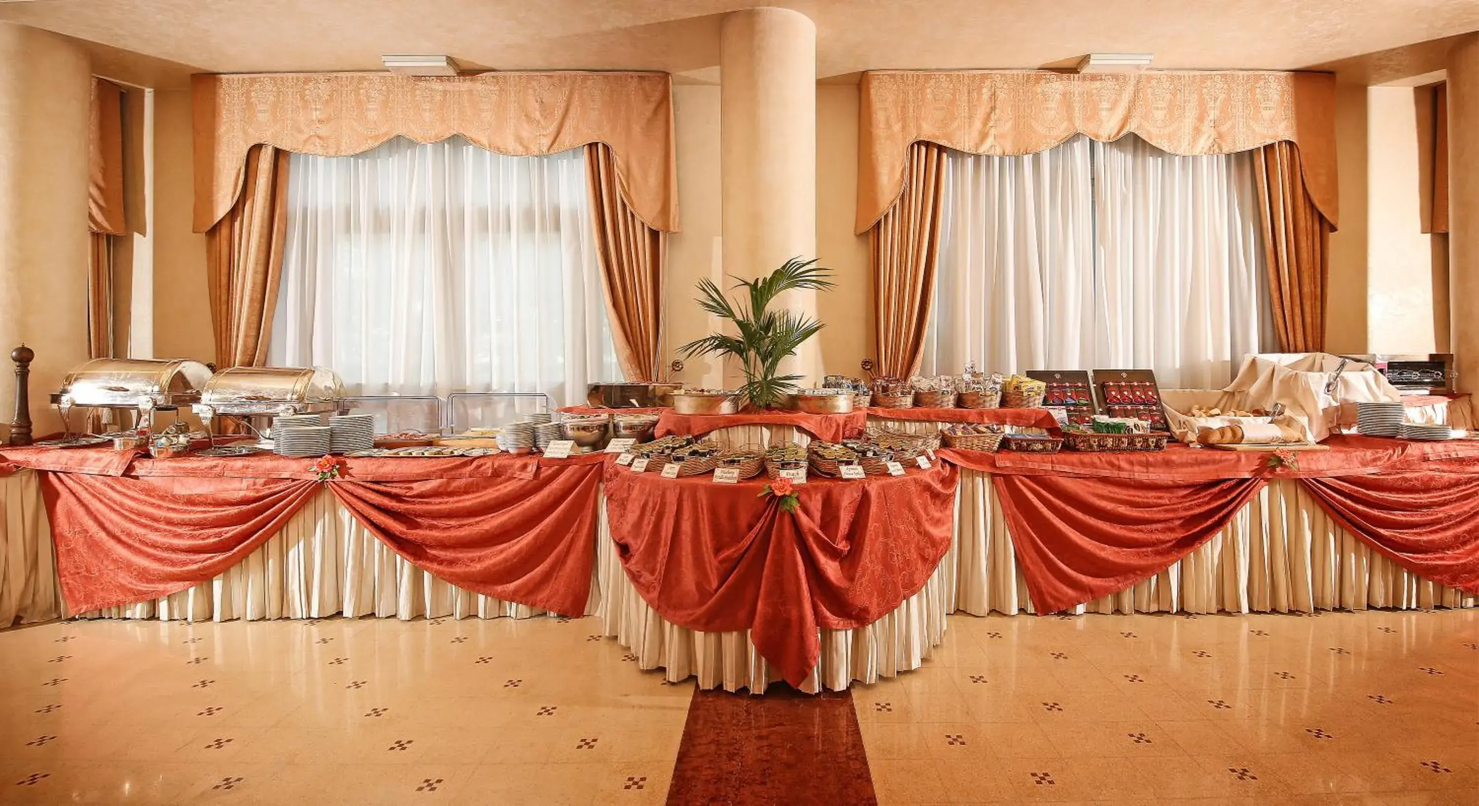Buffet breakfast, Banquet Facilities in Hotel Savoy Palace
