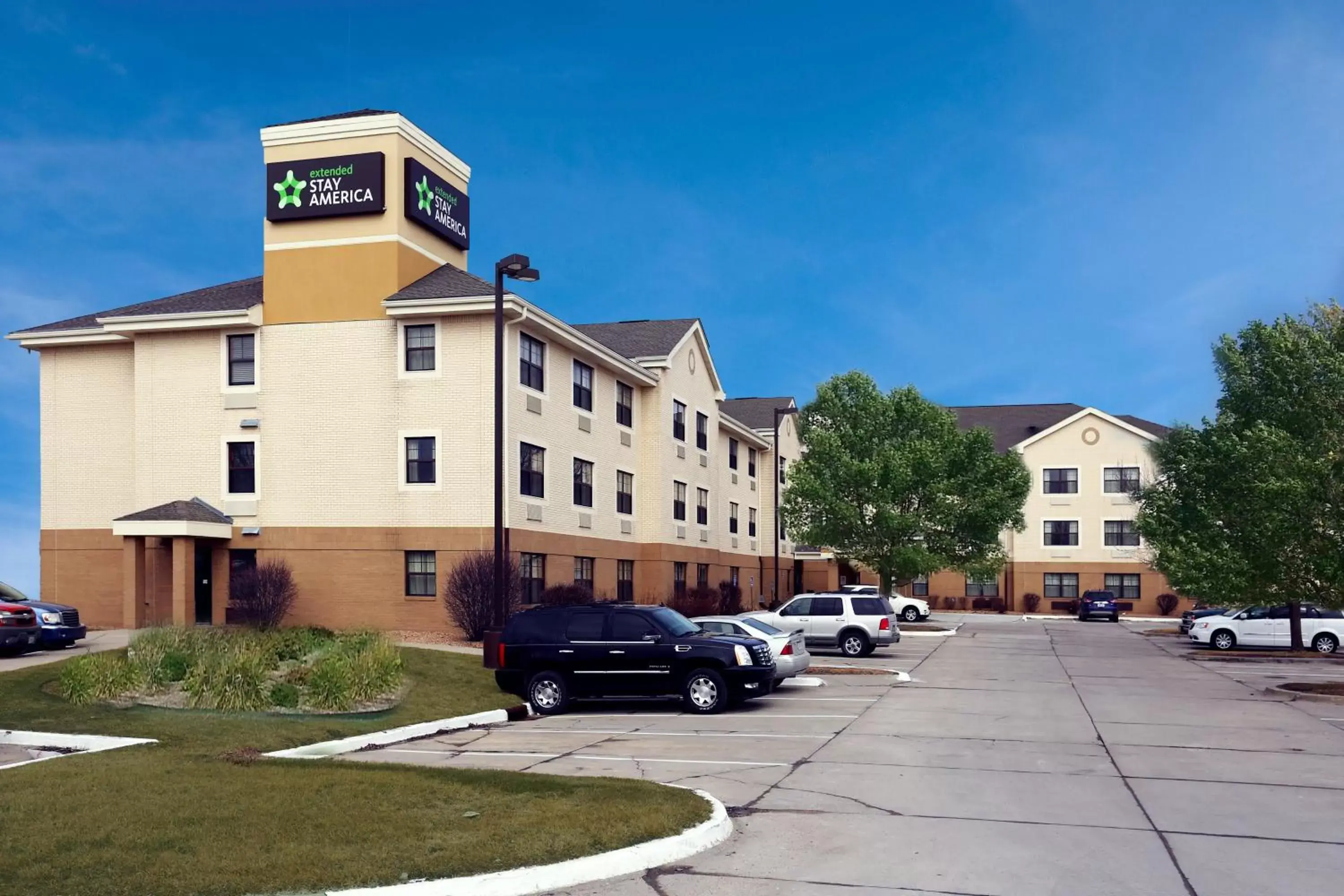 Property Building in Extended Stay America Suites - Des Moines - Urbandale
