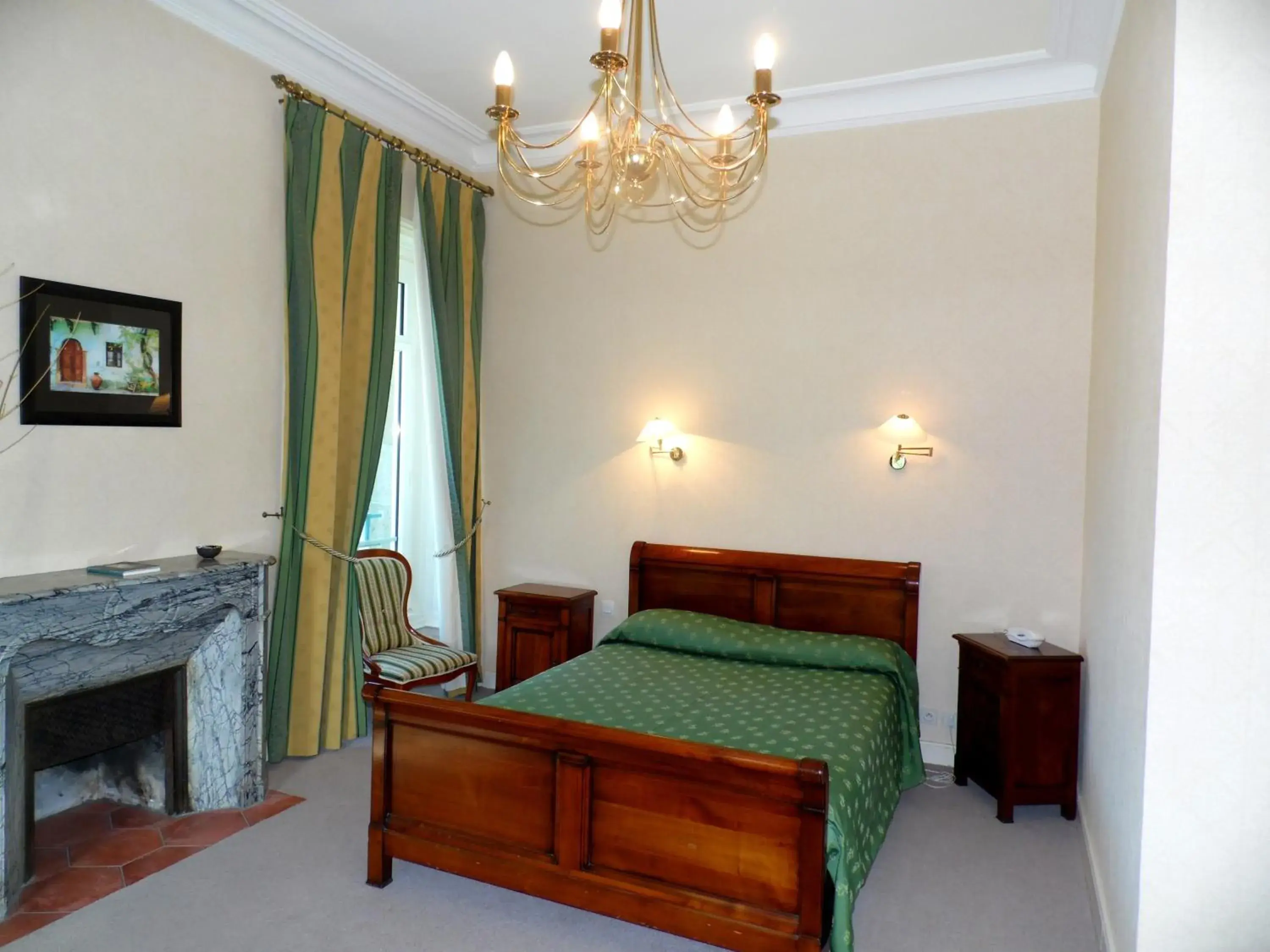 Bedroom, Bed in Clos de Vallombreuse, The Originals Relais (Relais du Silence)