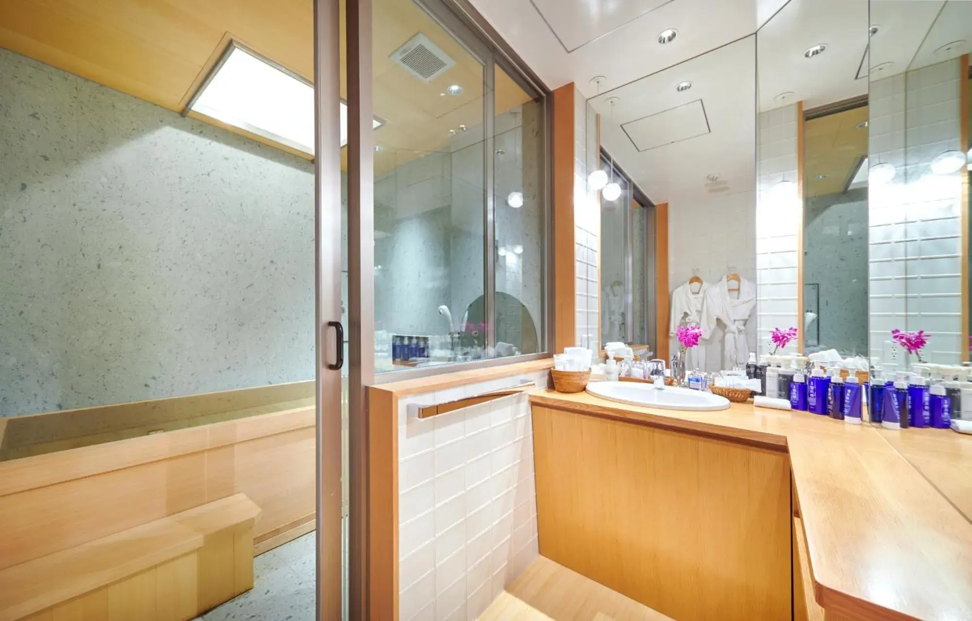 Bathroom in Honjin Hiranoya Kachoan