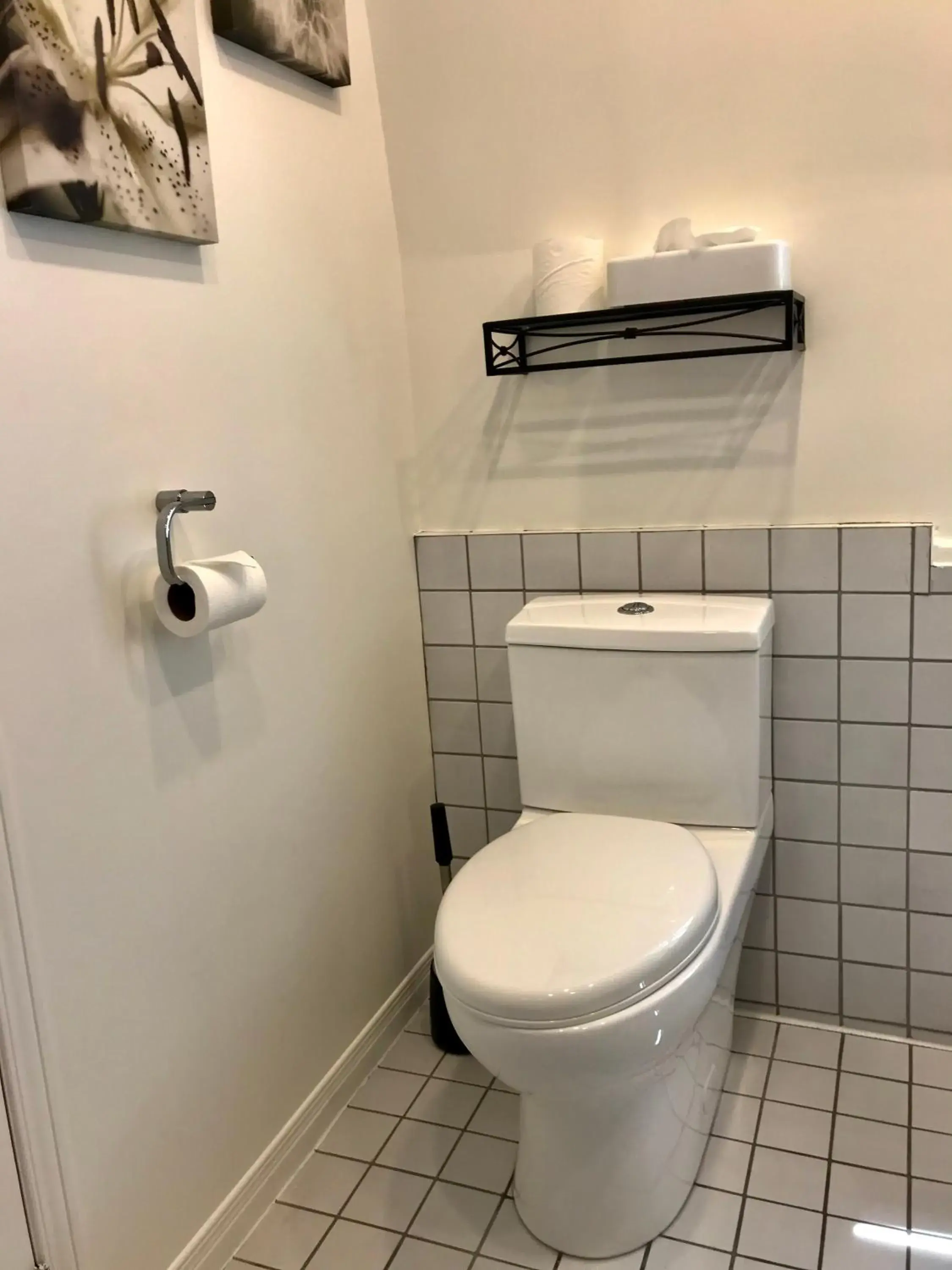 Toilet, Bathroom in Auberge du Sault-à-la-Puce