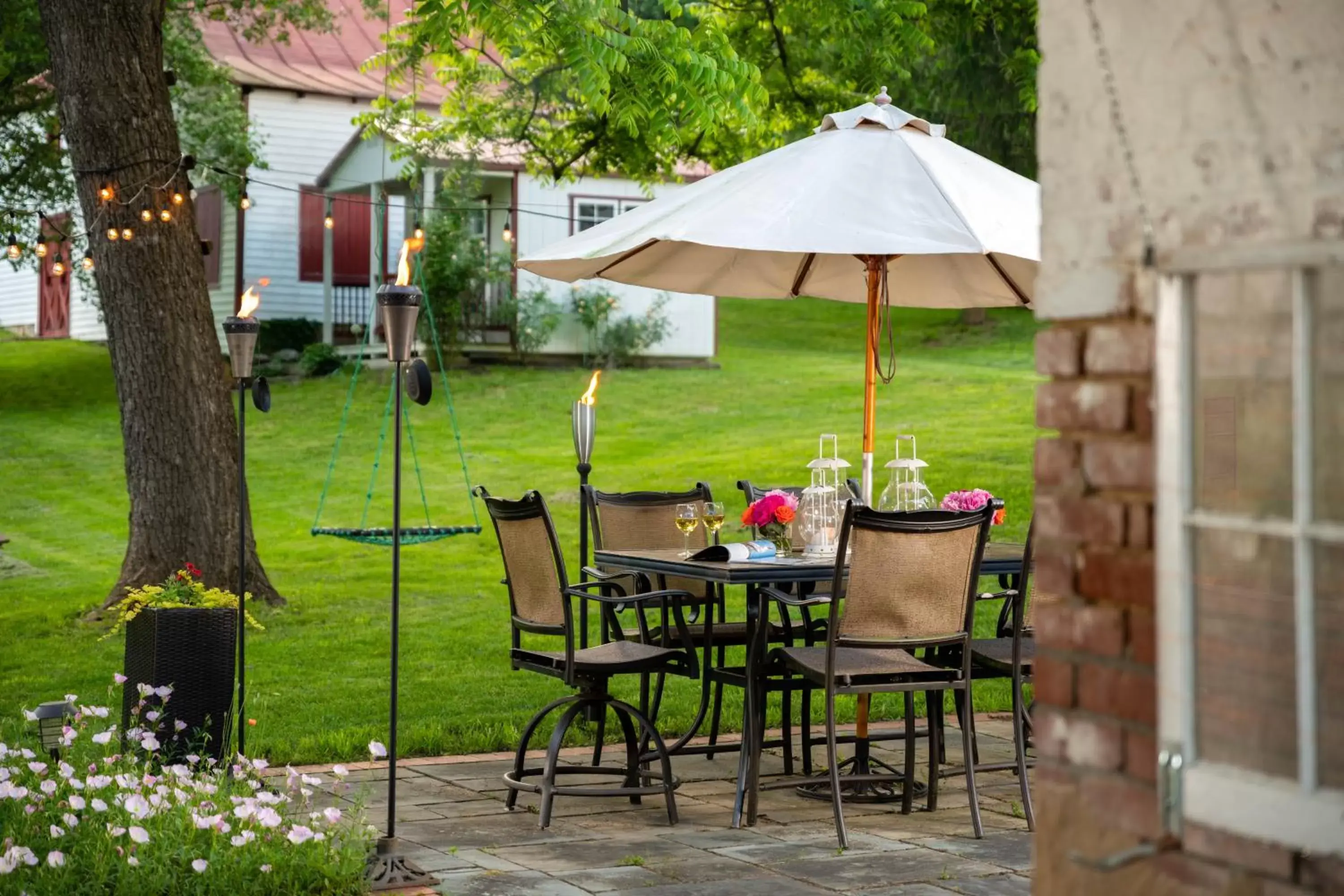 Patio in South Court Inn