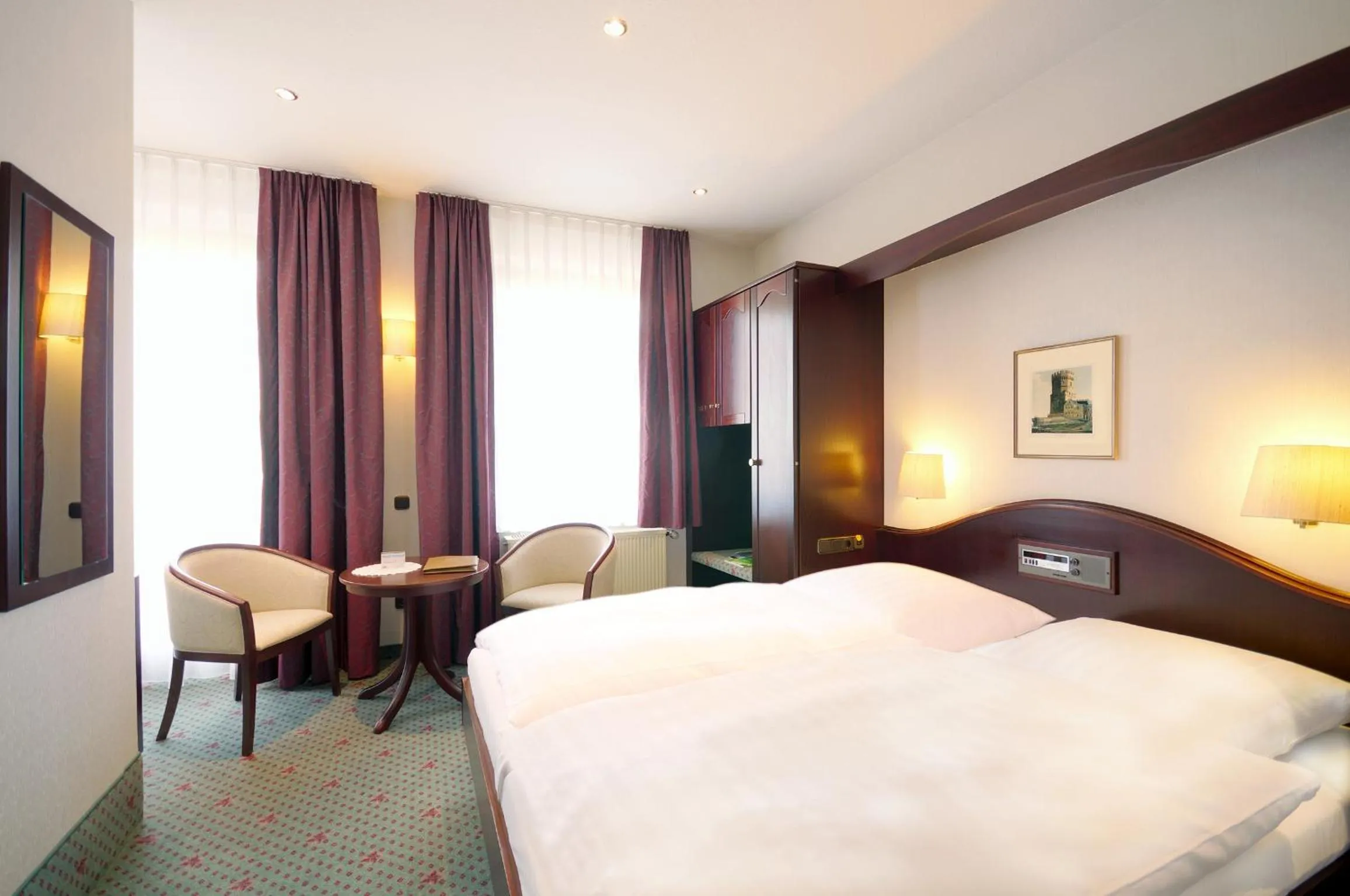 Photo of the whole room, Bed in Hotel Imperial