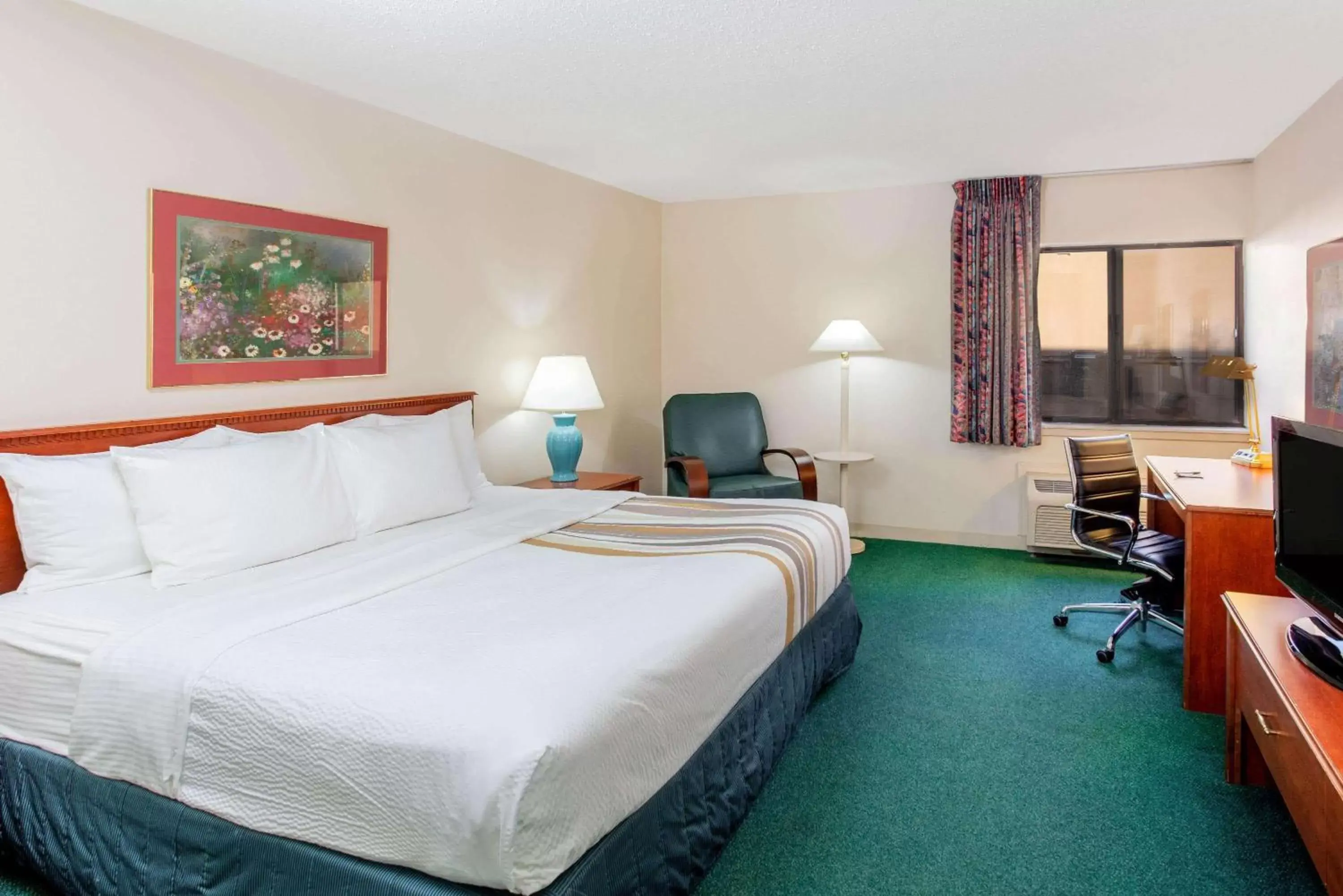 Photo of the whole room in La Quinta Inn by Wyndham Wausau