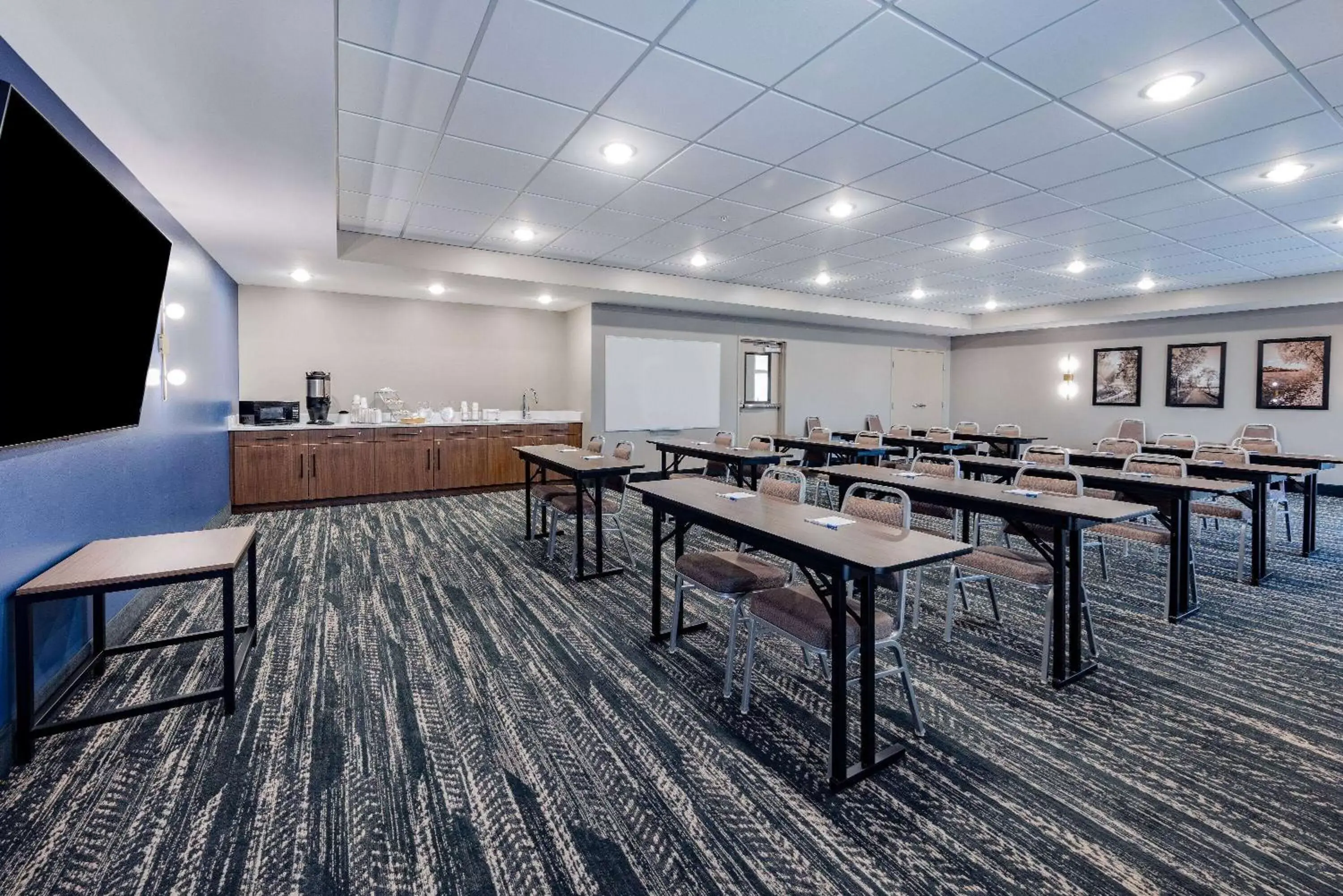 Meeting/conference room in AmericInn by Wyndham International Falls