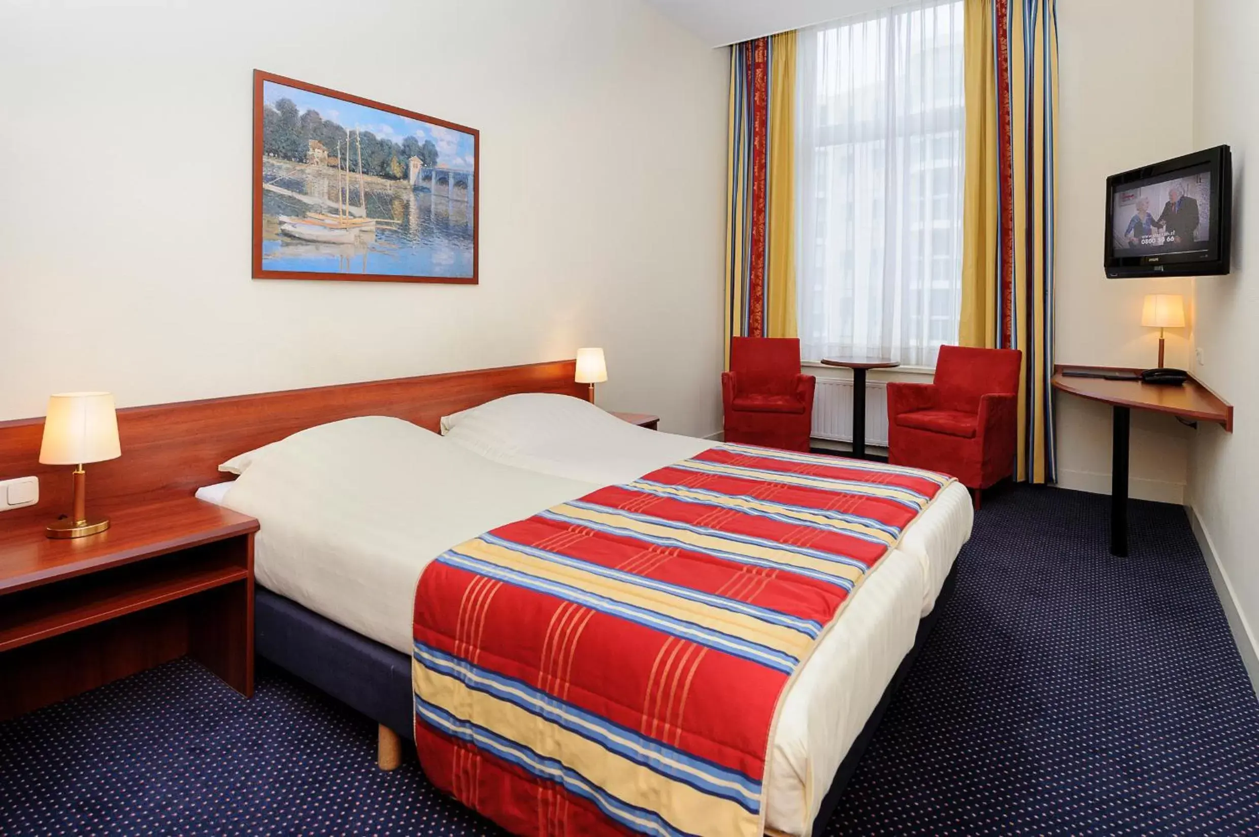 Photo of the whole room, Bed in Boulevard Hotel Scheveningen