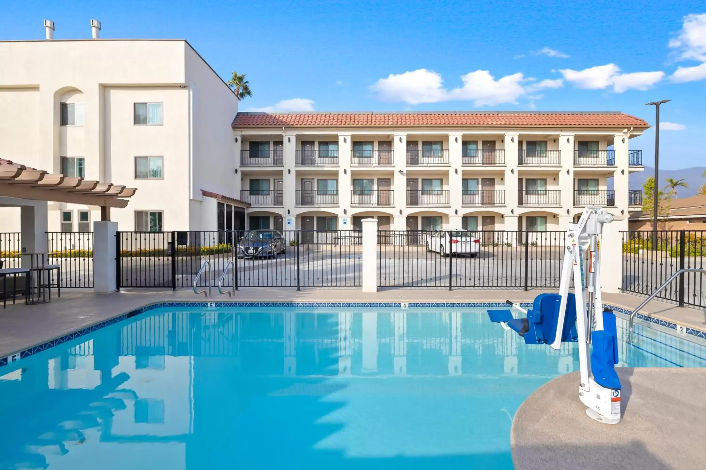 Swimming Pool in Hotel Huntington