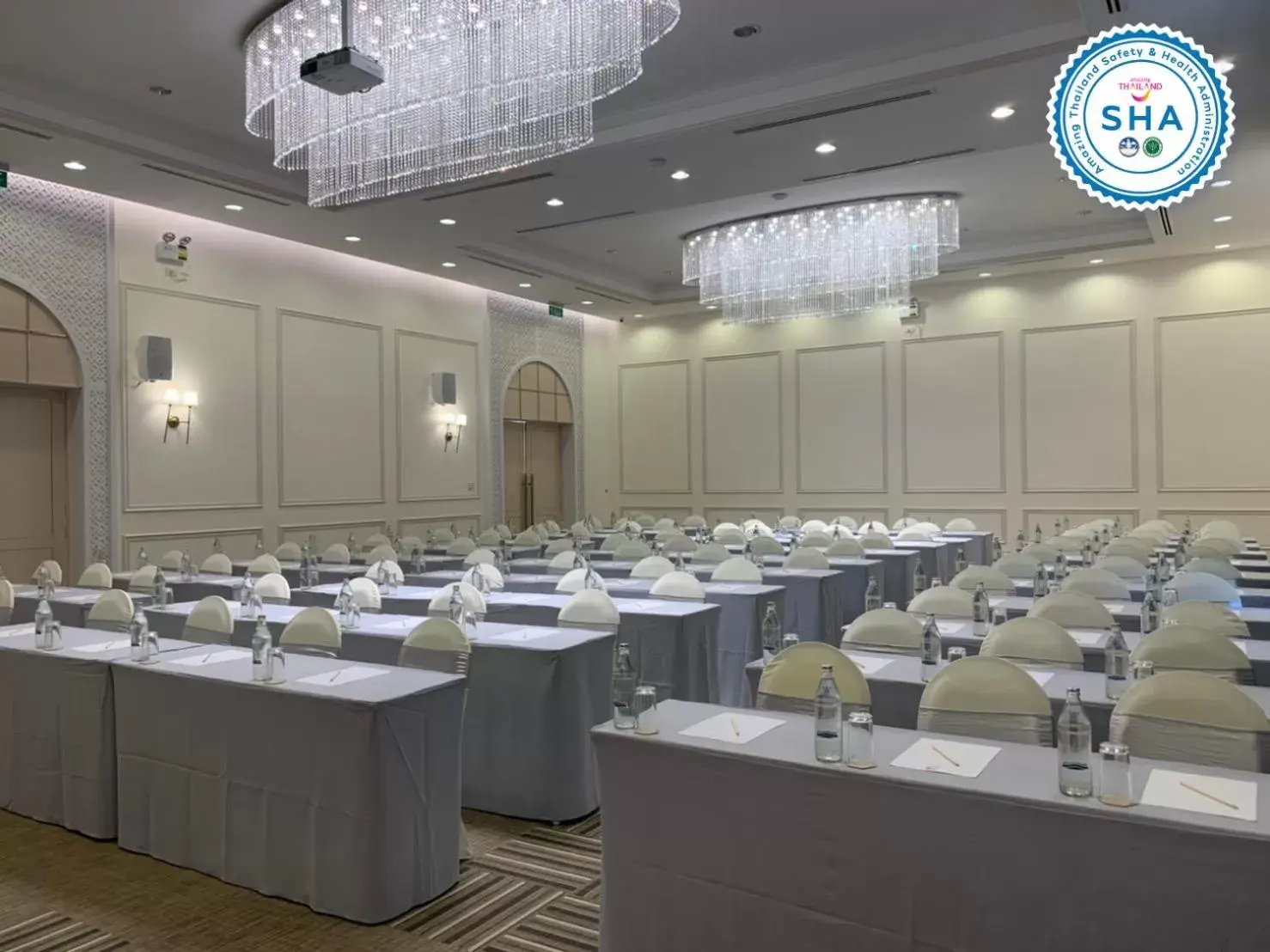 Restaurant/places to eat in De Hug Hotel & Residence Restaurant/places to eat in De Hug Hotel & Residence