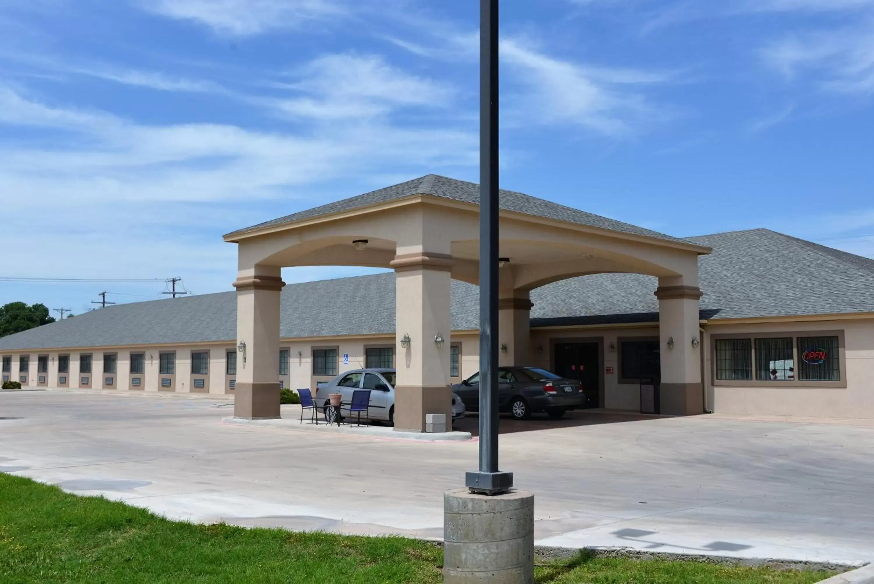 Property building in Irish Inn and Suites Property building in Irish Inn and Suites