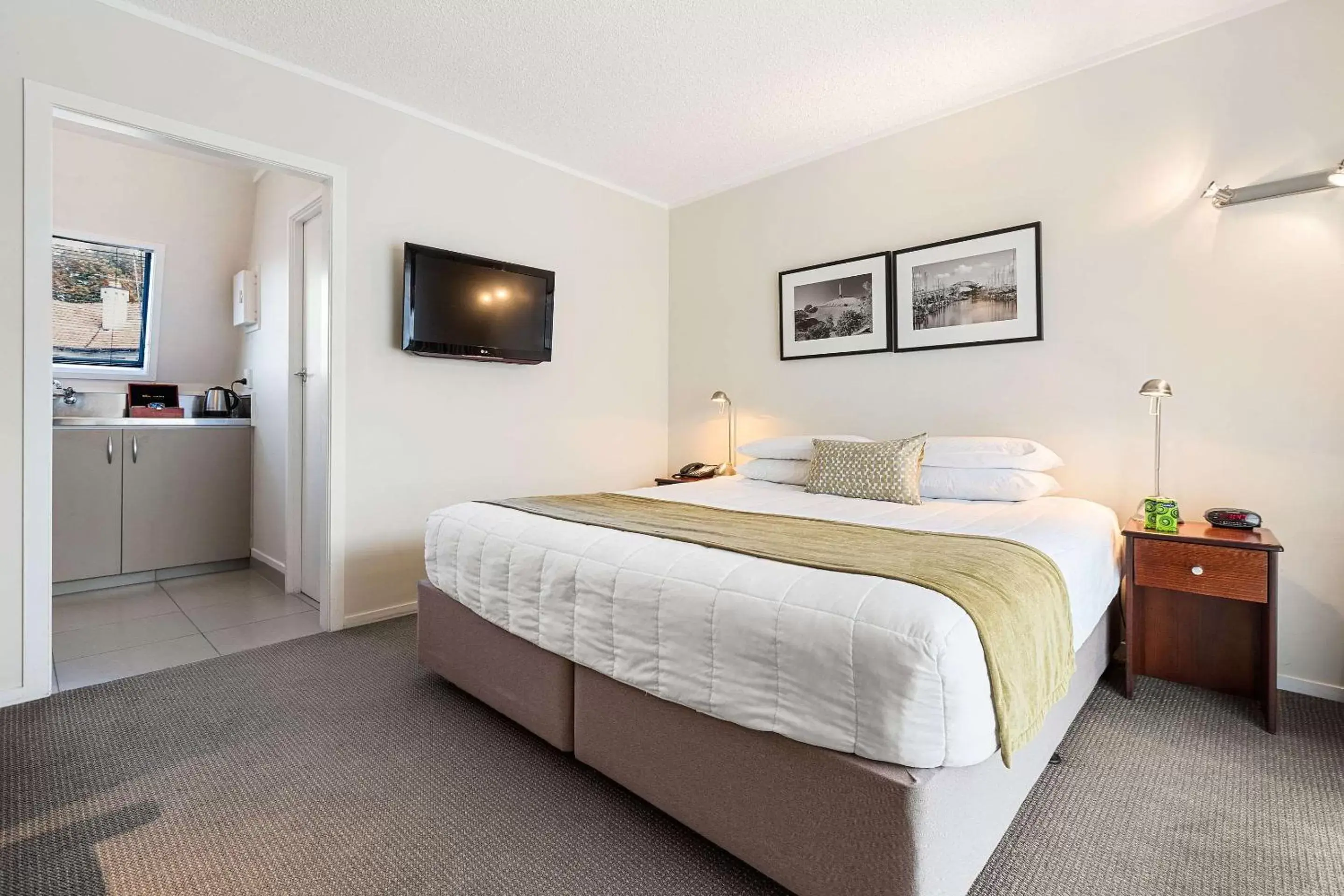 Photo of the whole room, Bed in The Parnell Hotel & Conference Centre Photo of the whole room, Bed in The Parnell Hotel & Conference Centre