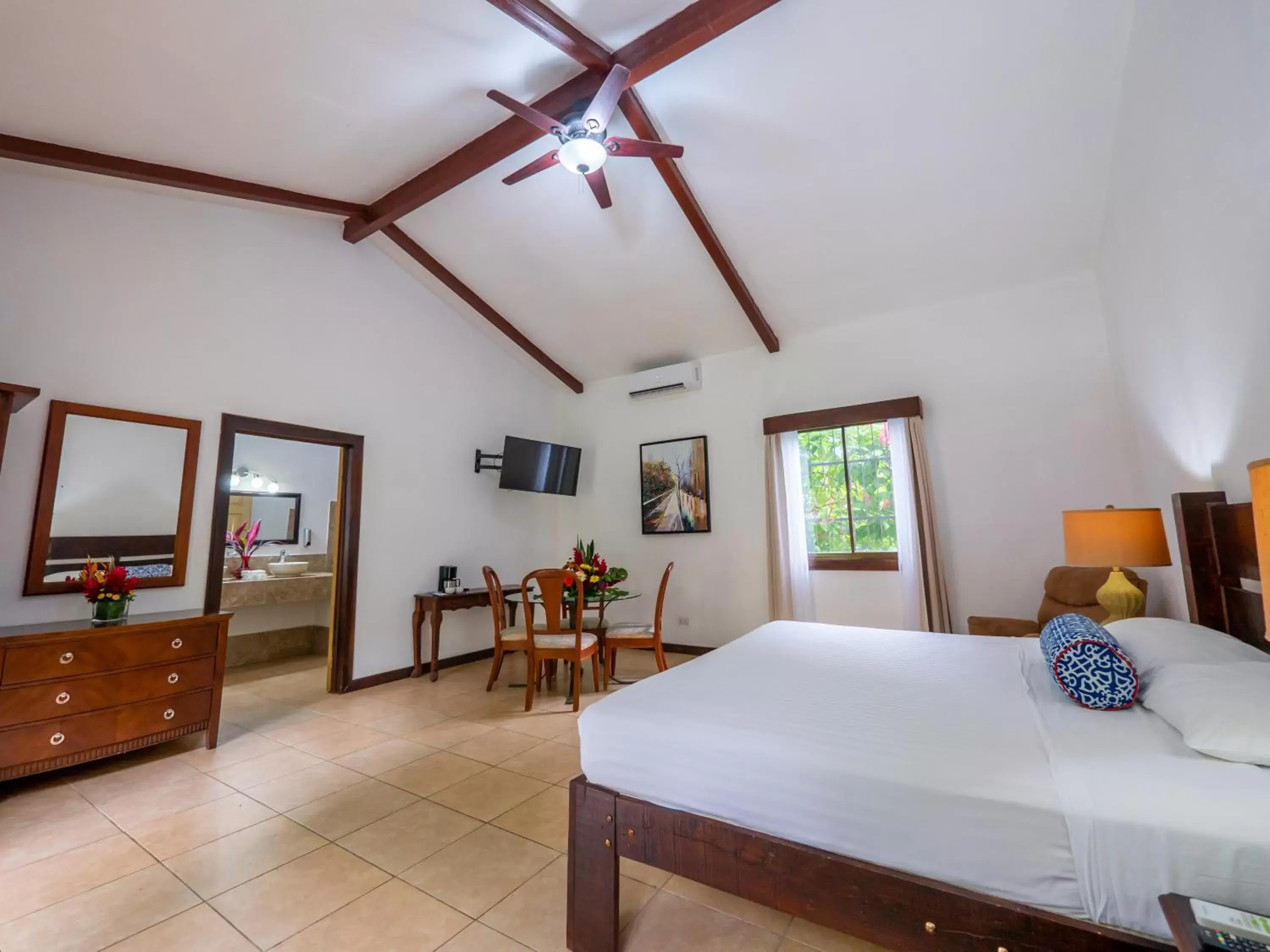 Photo of the whole room, Bed in Villa Lapas Jungle Village