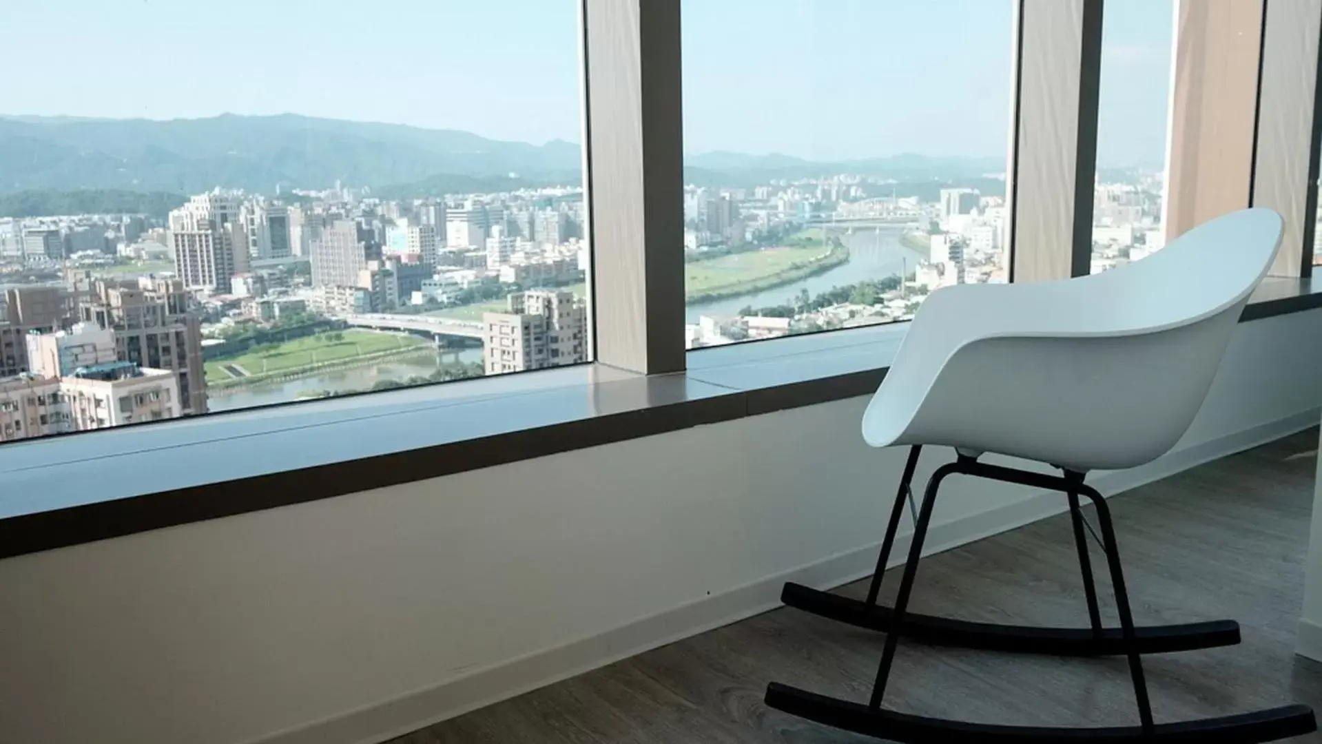 River view, Mountain View in amba Taipei Songshan