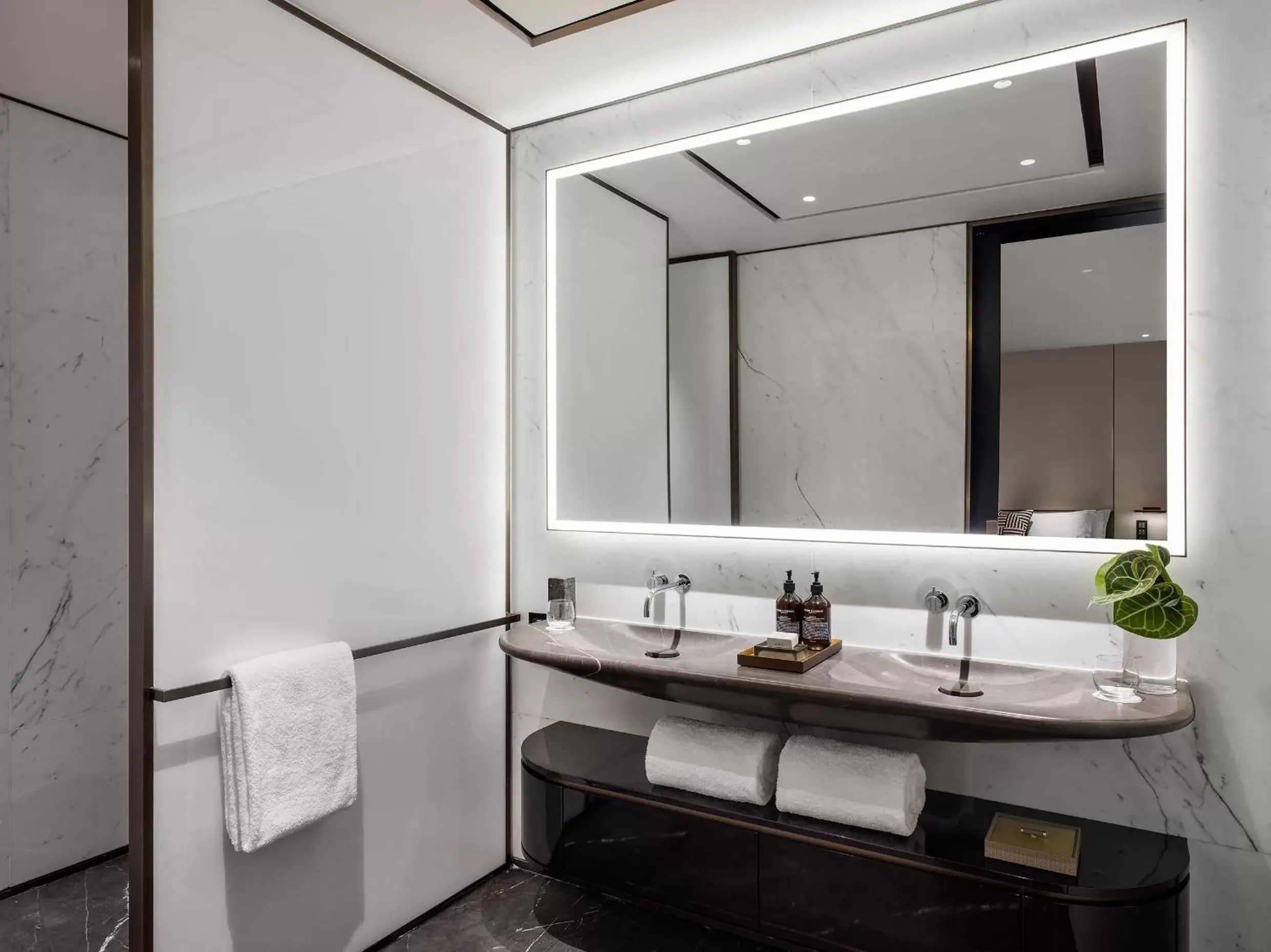 Bathroom in The Murray, Hong Kong, a Niccolo Hotel