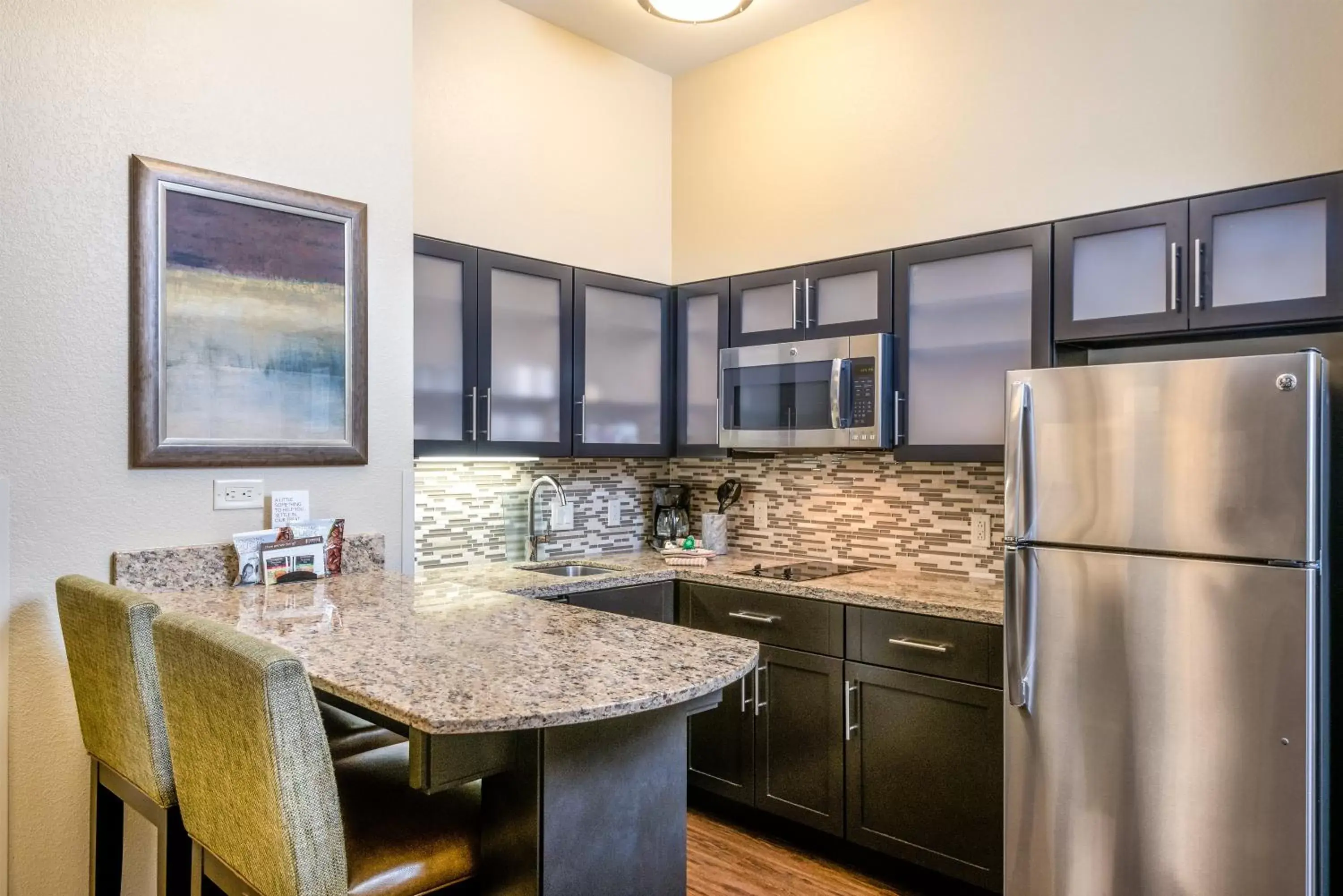 Photo of the whole room, Kitchen/Kitchenette in Staybridge Suites Eau Claire - Altoona, an IHG Hotel