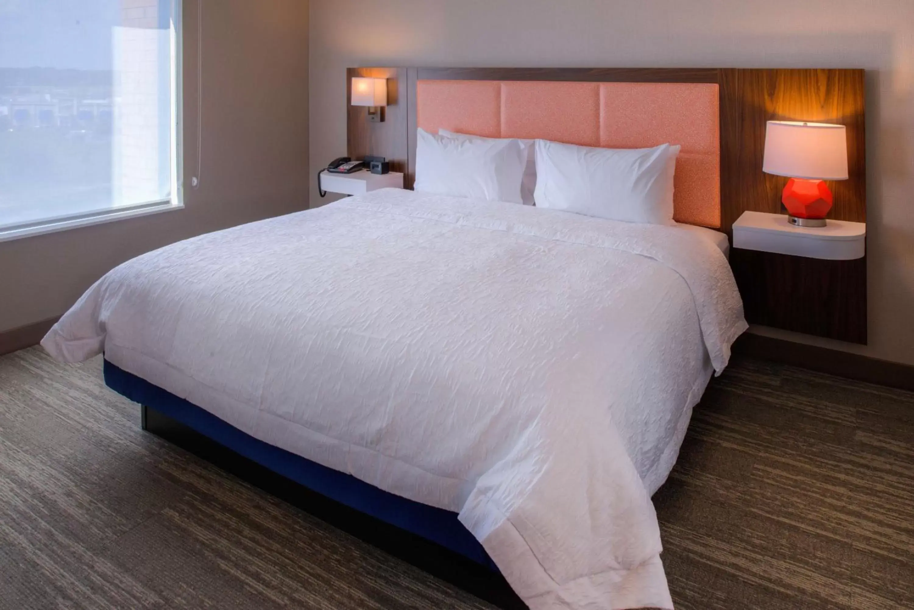 Bed in Hampton Inn & Suites Wixom/Novi/Detroit, Mi